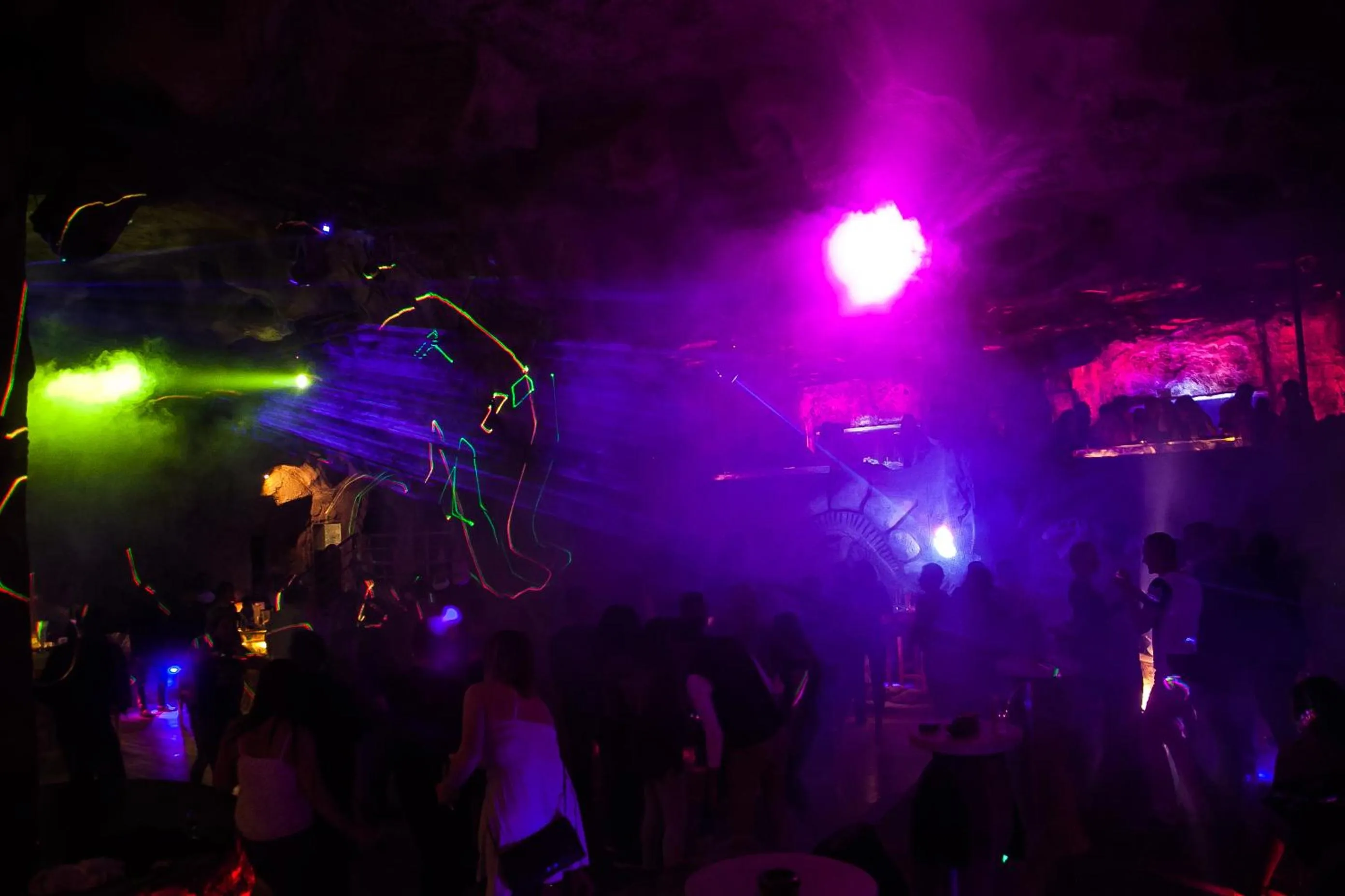 Nightclub / DJ in Caves Beach Resort Adults Only
