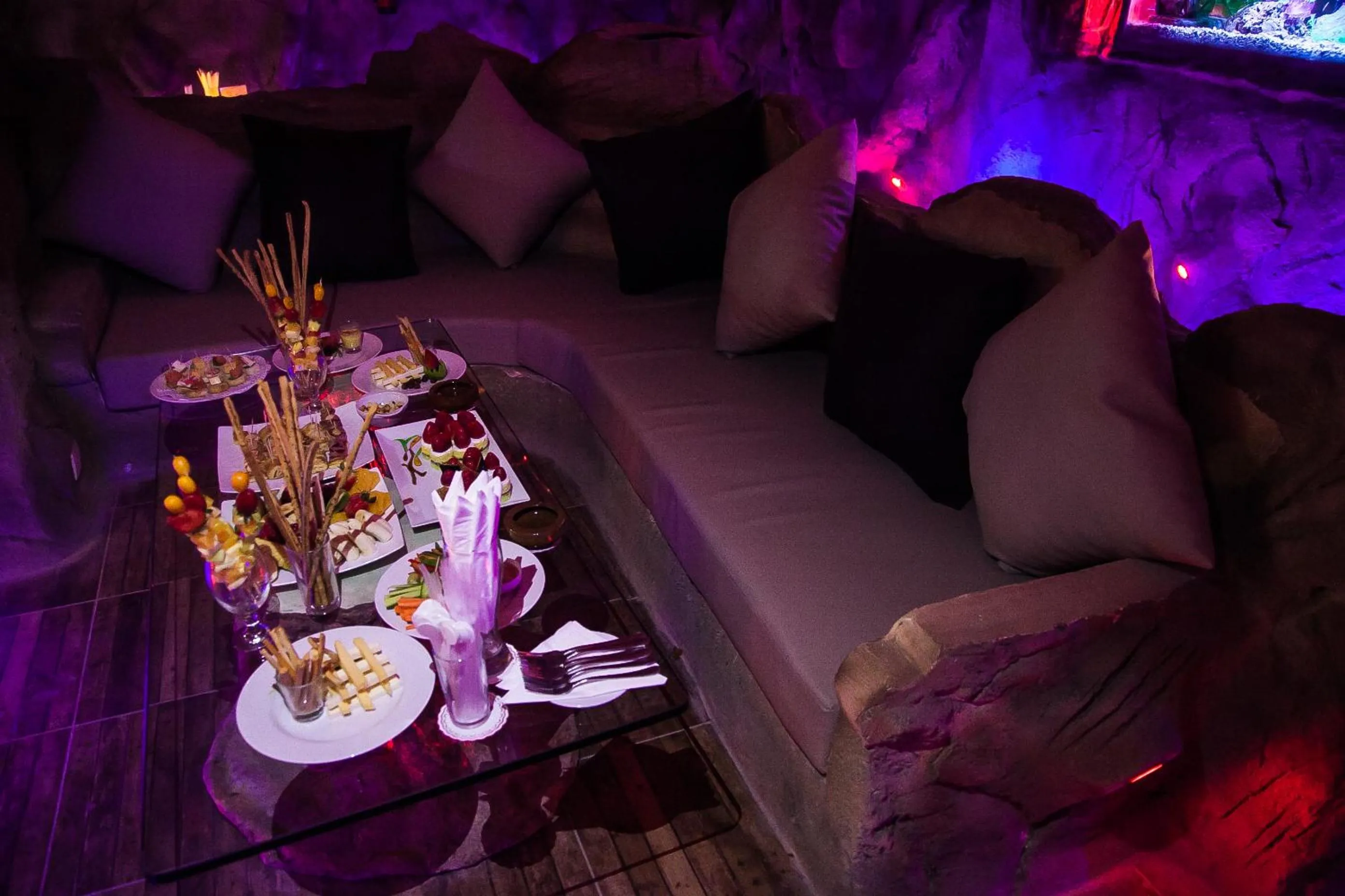 Nightclub / DJ in Caves Beach Resort Adults Only