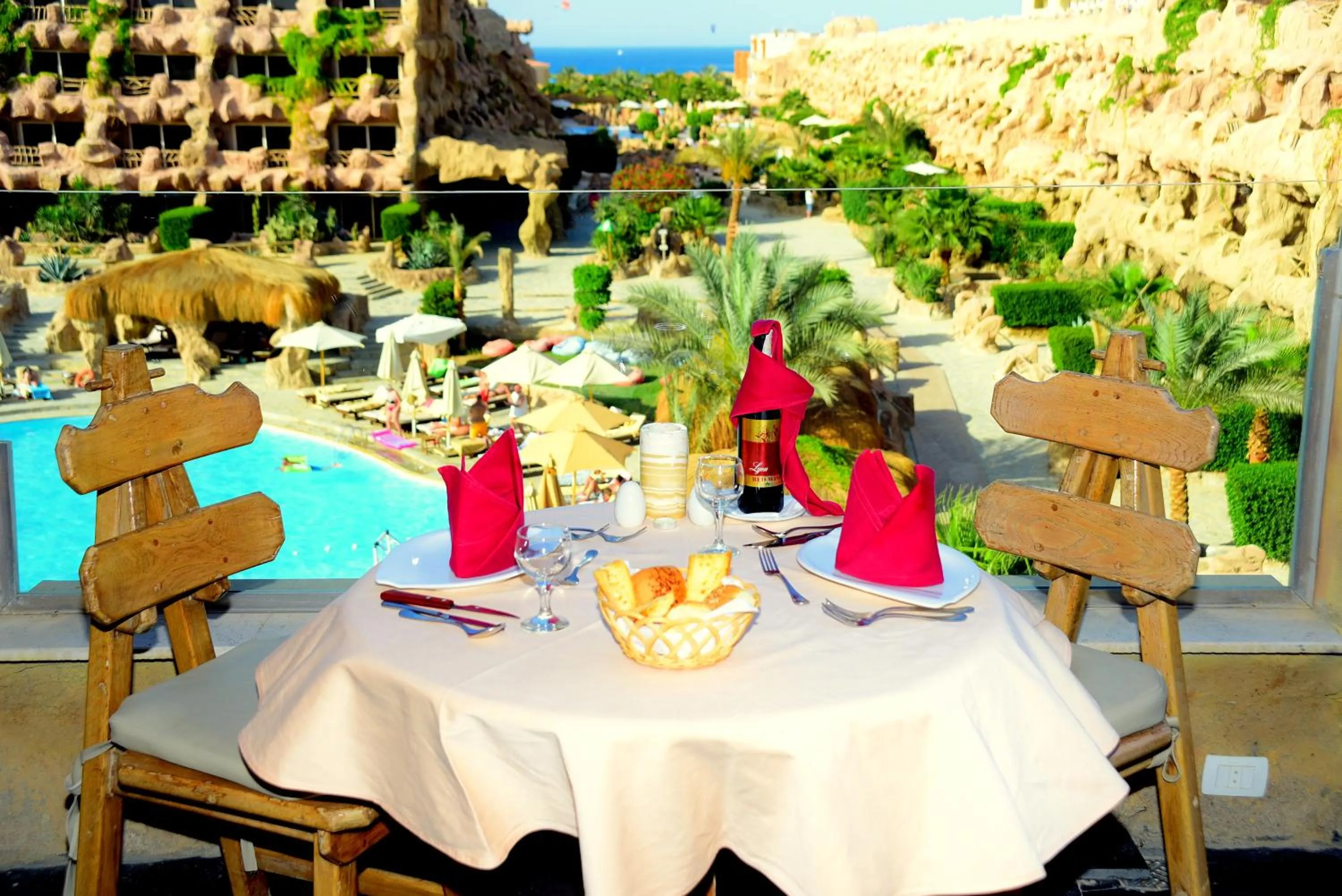 Food and drinks in Caves Beach Resort Adults Only