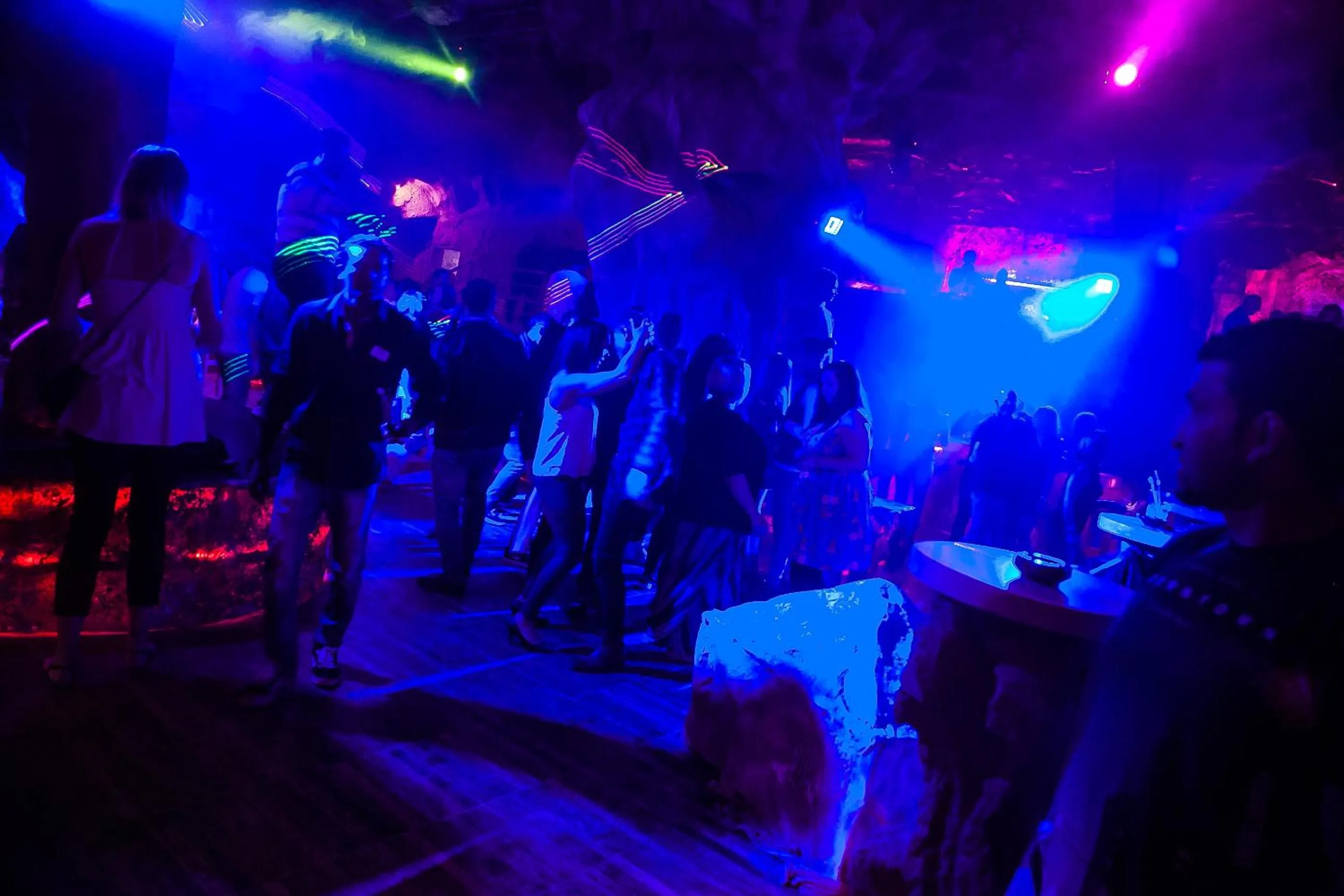 Nightclub / DJ in Caves Beach Resort Adults Only