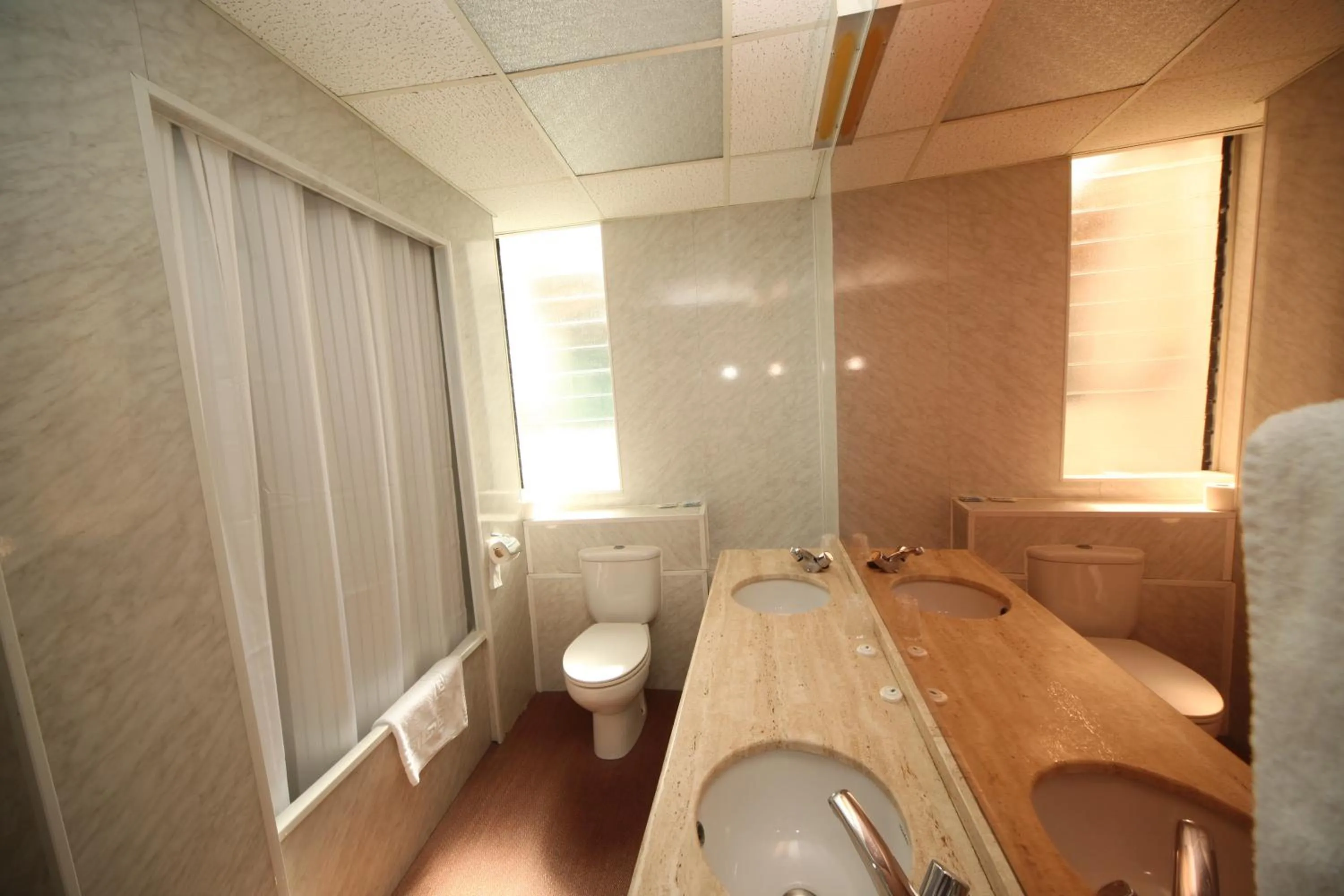 Bathroom in Bristol Hotel