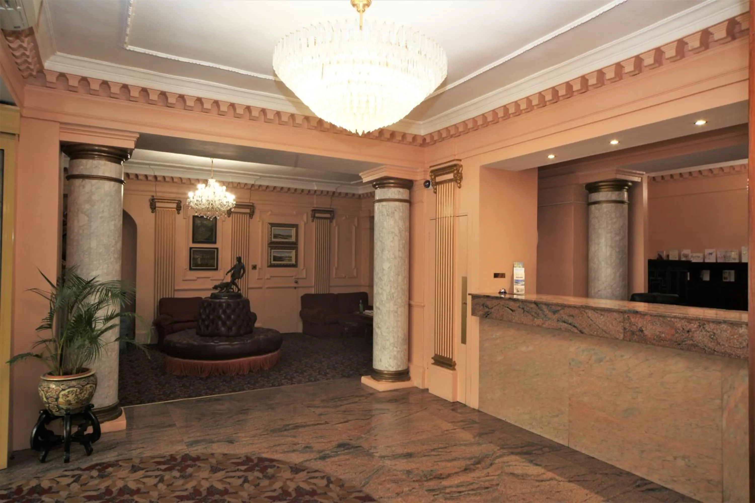 Lobby or reception in Bristol Hotel