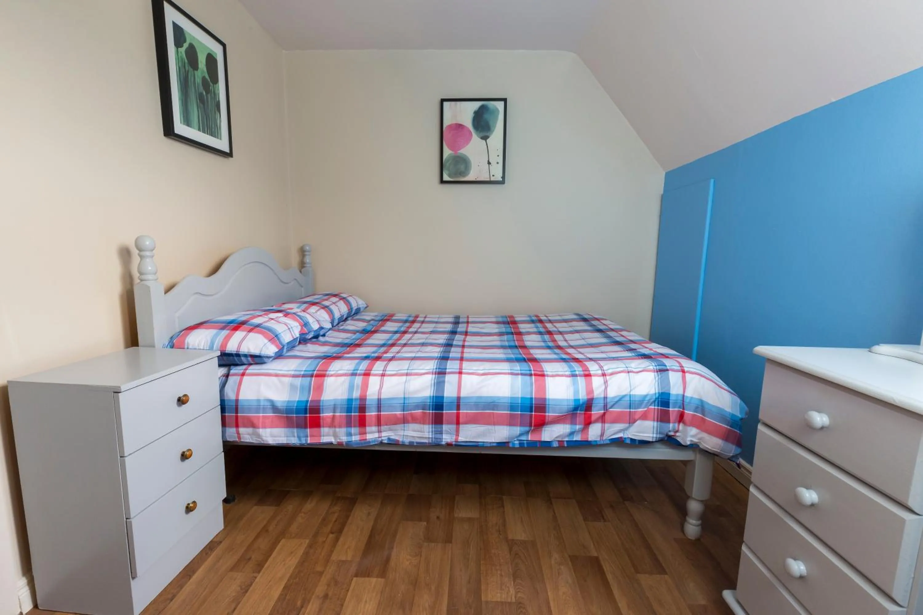 Bedroom, Bed in Lakeland House