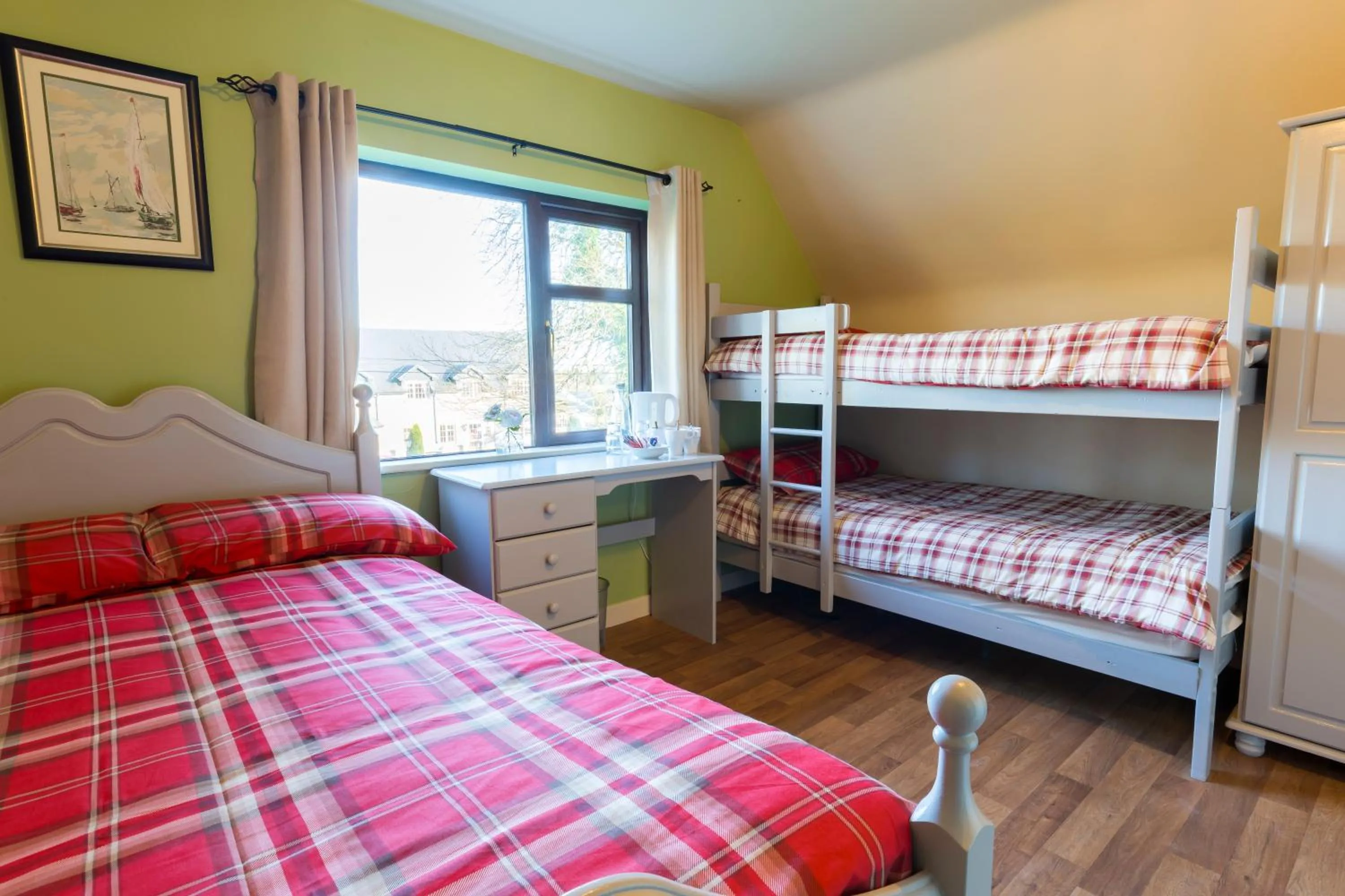 Bedroom, Bed in Lakeland House