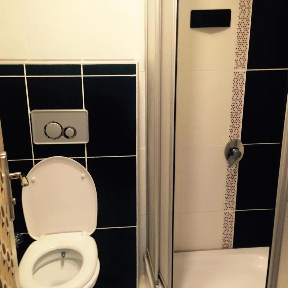 Toilet in Fors Hotel Istanbul yeni kapı