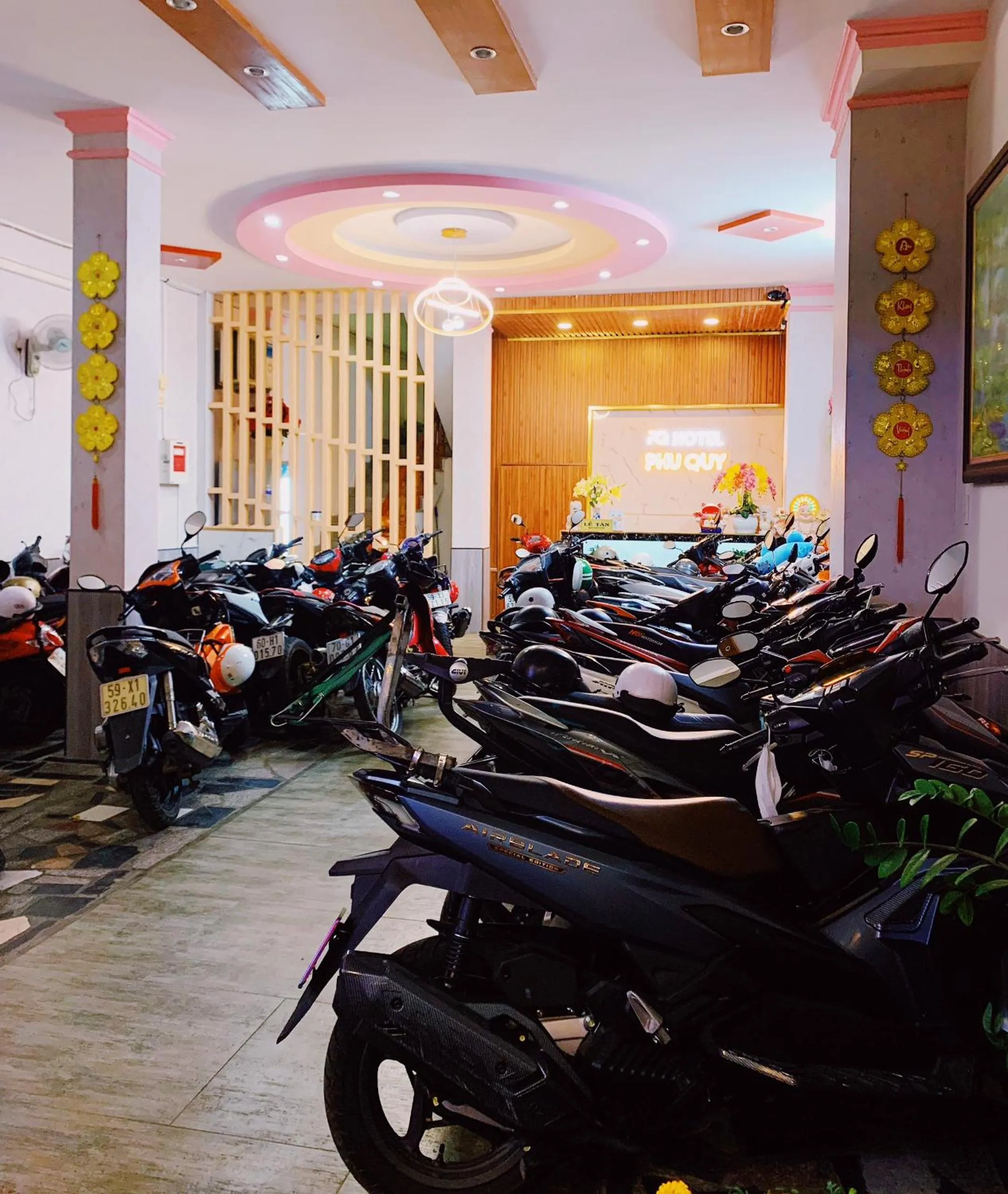 Communal lounge/ TV room in Phu Quy Hotel