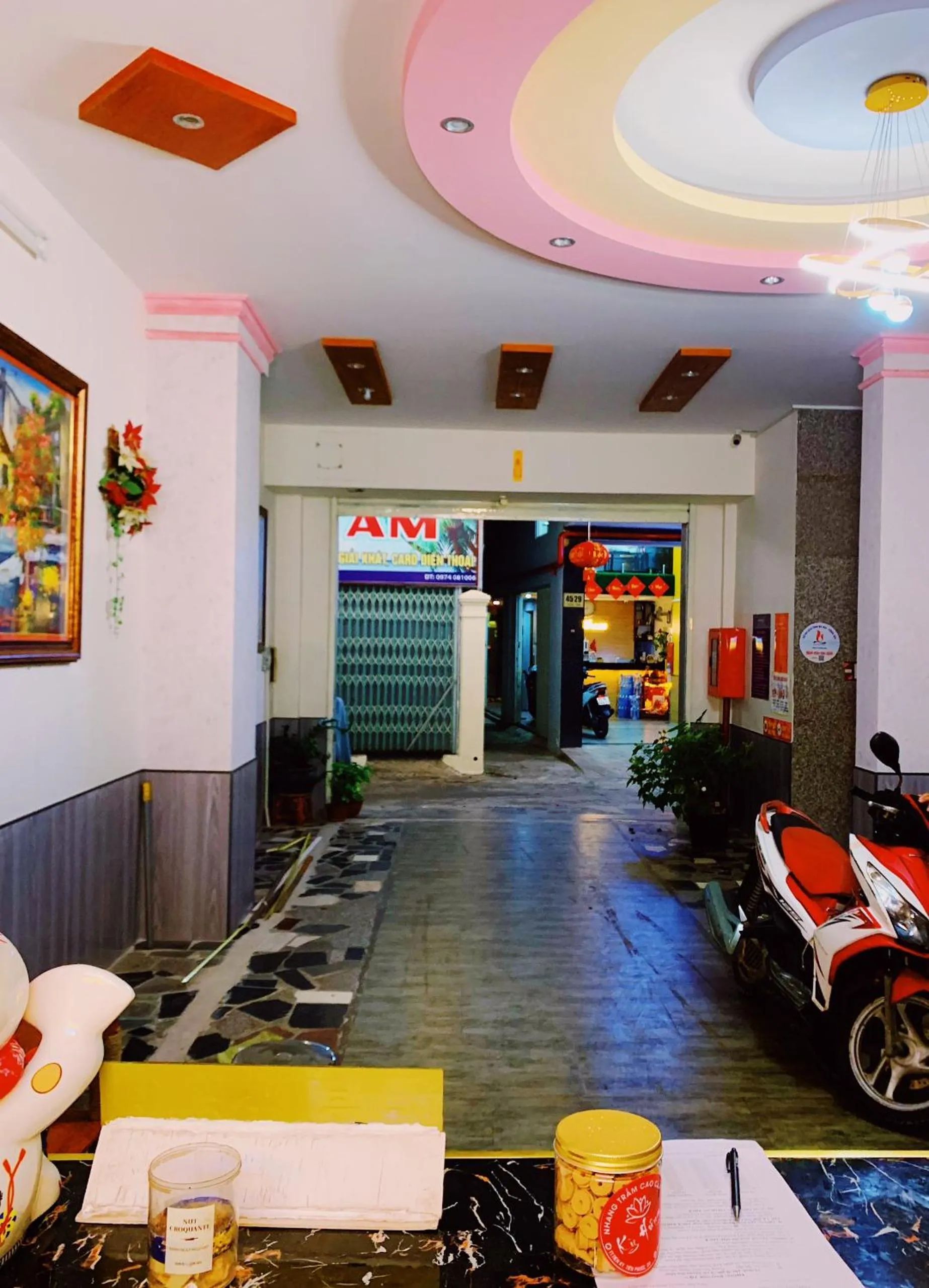 Communal lounge/ TV room in Phu Quy Hotel