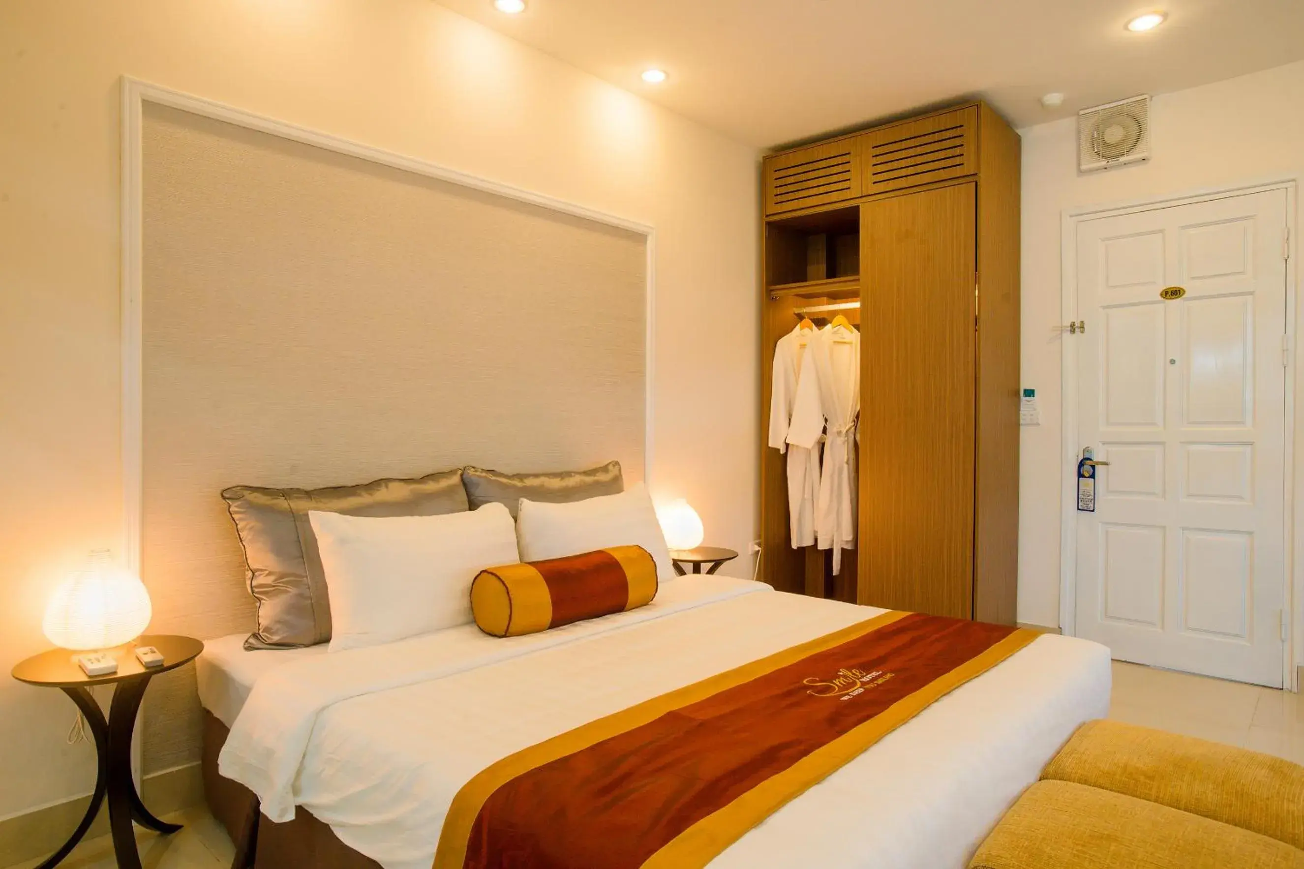 Photo of the whole room, Bed in Smile Hotel Photo of the whole room, Bed in Smile Hotel