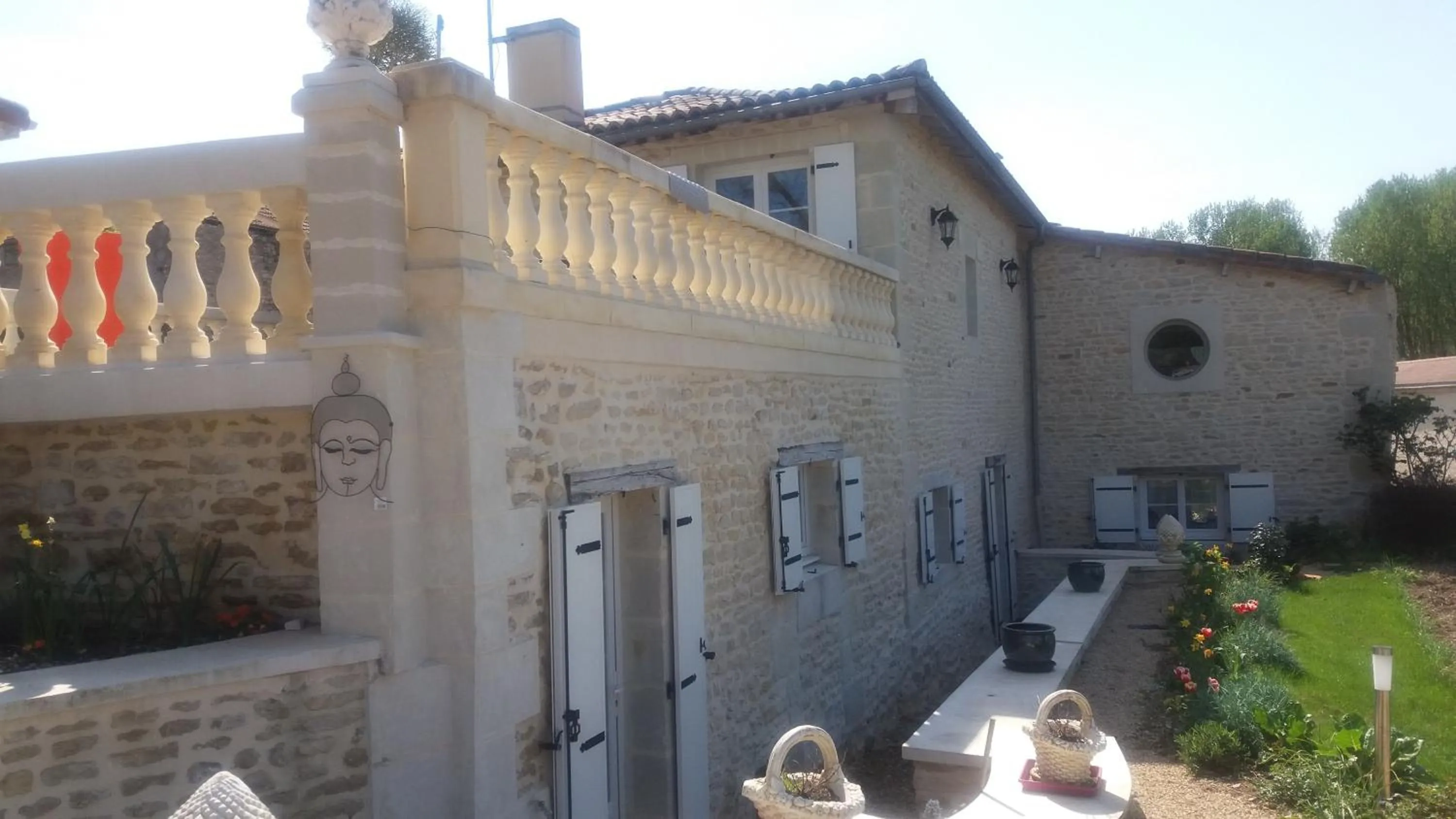 Property building in Chambre d'Hôtes Les Orchidées FUTUROSCOPE CHASSENEUIL POITIERS