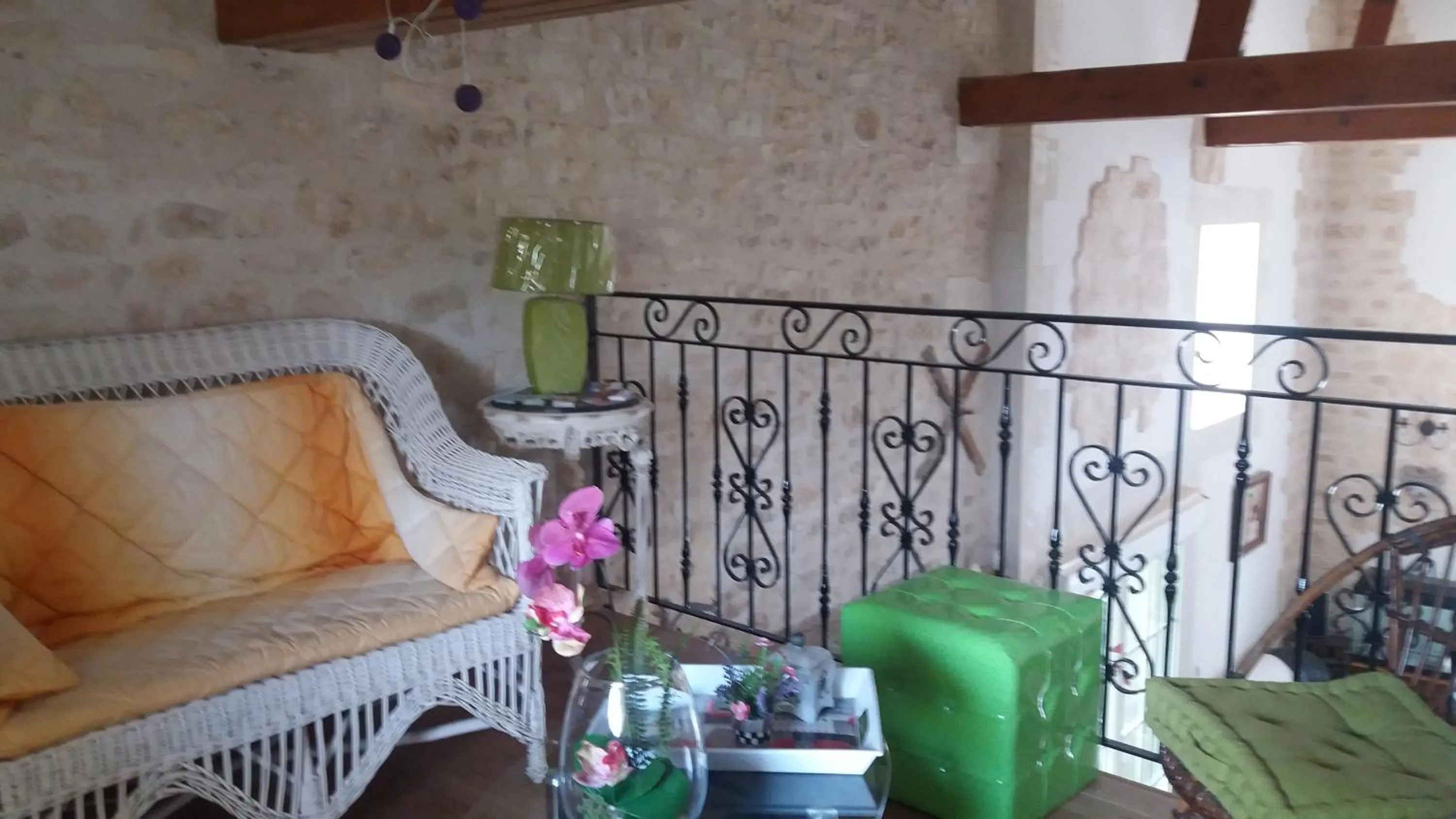 Living room in Chambre d'Hôtes Les Orchidées FUTUROSCOPE CHASSENEUIL POITIERS