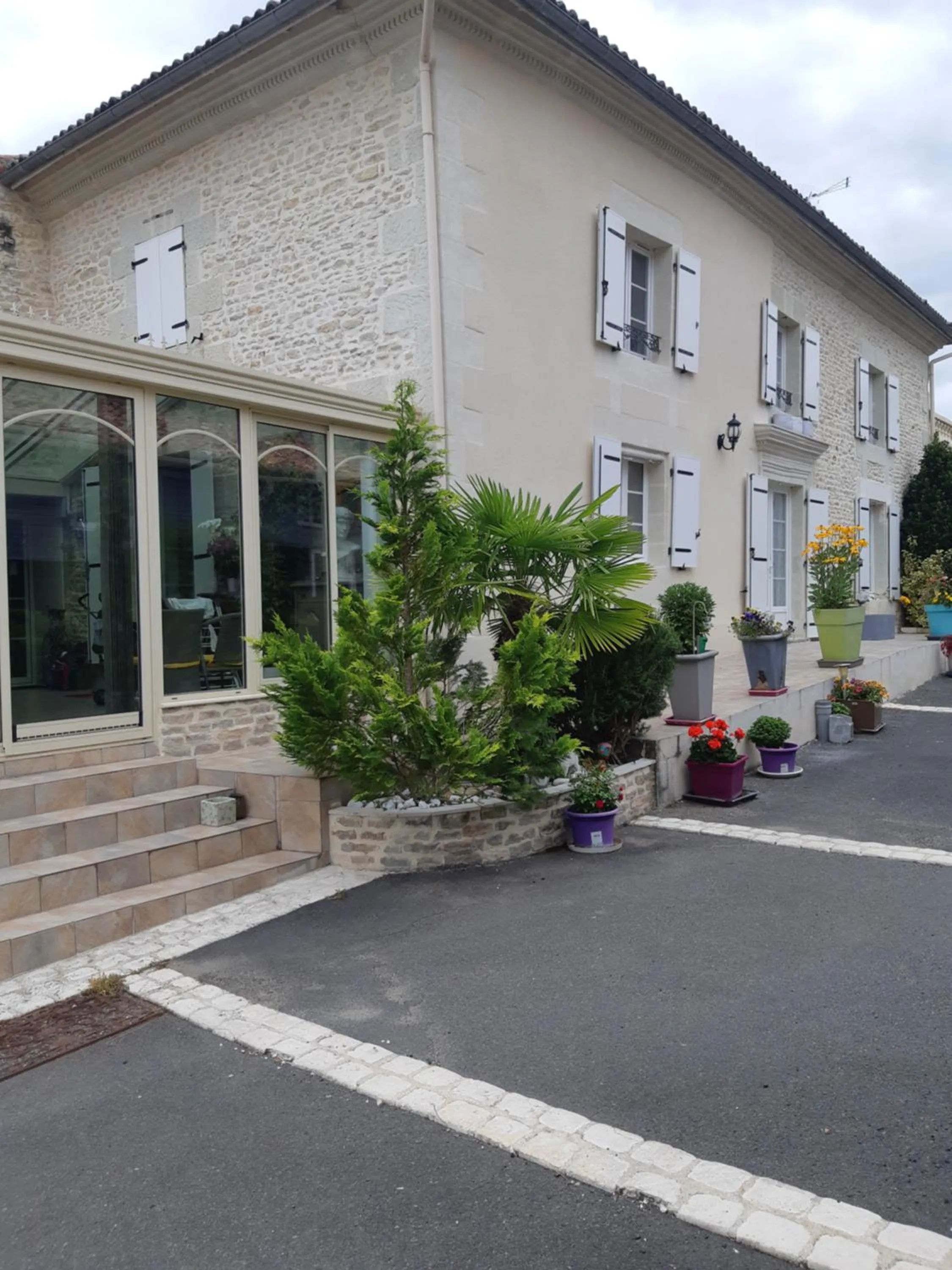 Property building in Chambre d'Hôtes Les Orchidées FUTUROSCOPE CHASSENEUIL POITIERS