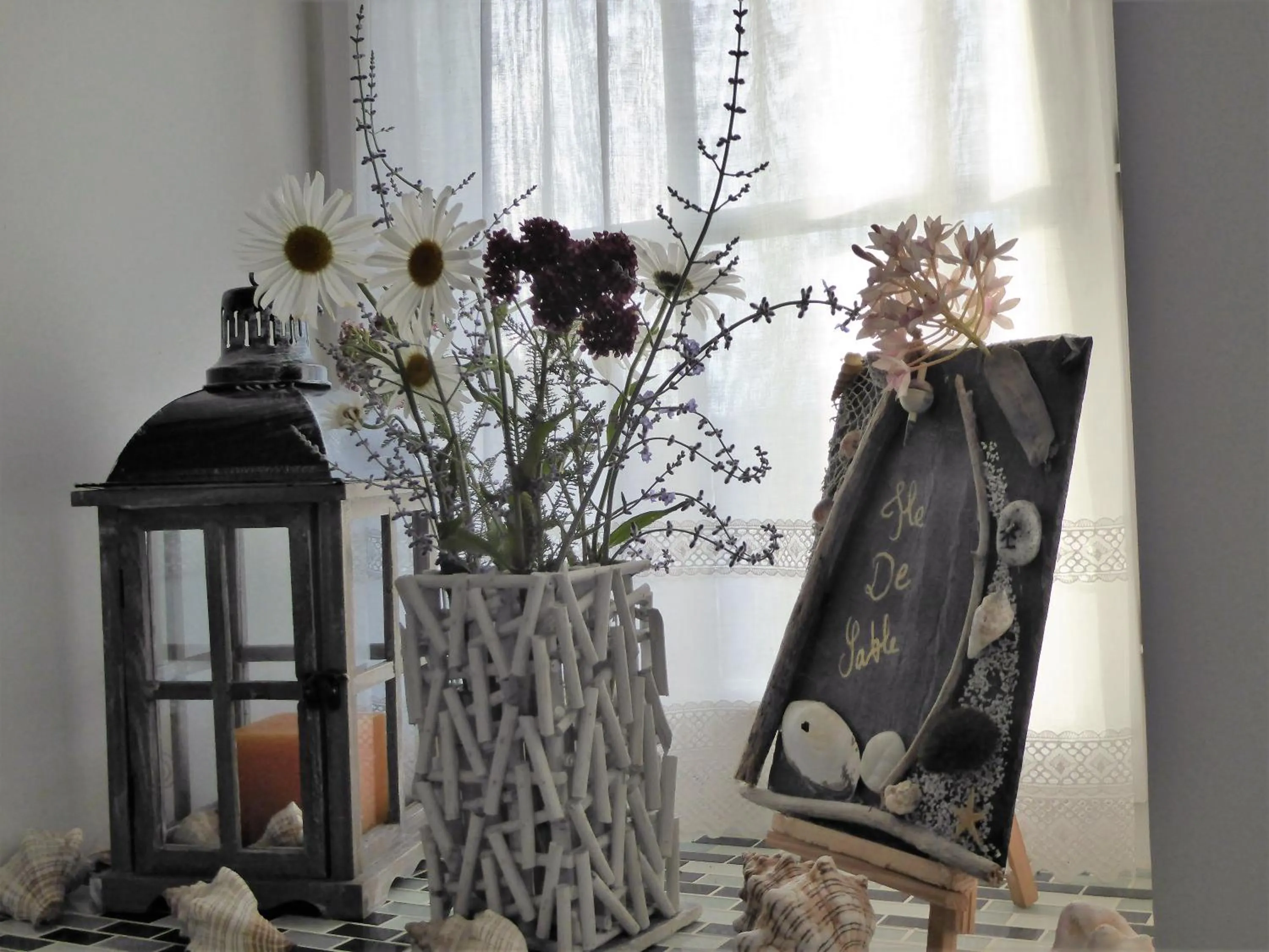 Decorative detail in Chambre d'Hôtes Les Orchidées FUTUROSCOPE CHASSENEUIL POITIERS