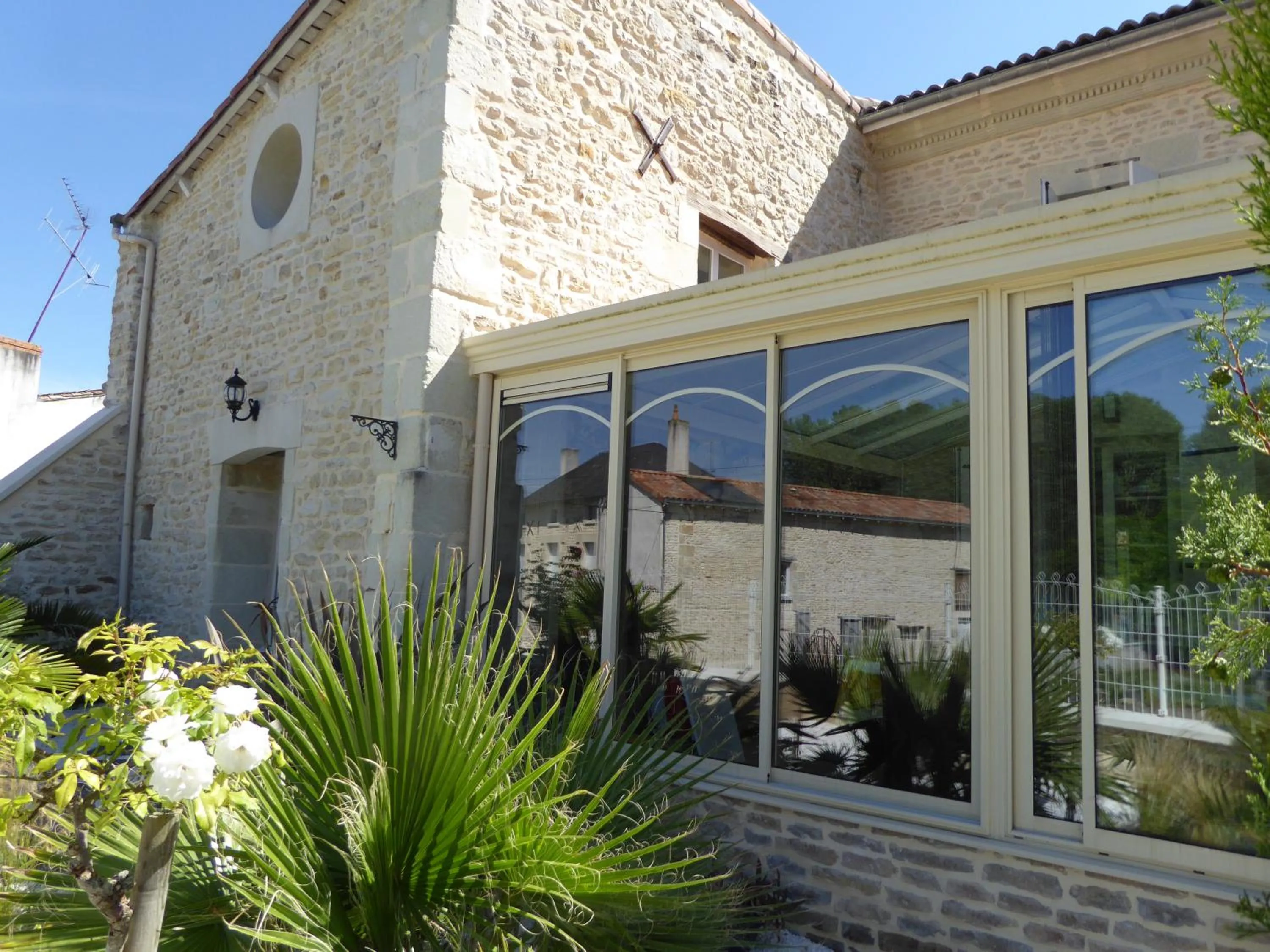 Property building in Chambre d'Hôtes Les Orchidées FUTUROSCOPE CHASSENEUIL POITIERS
