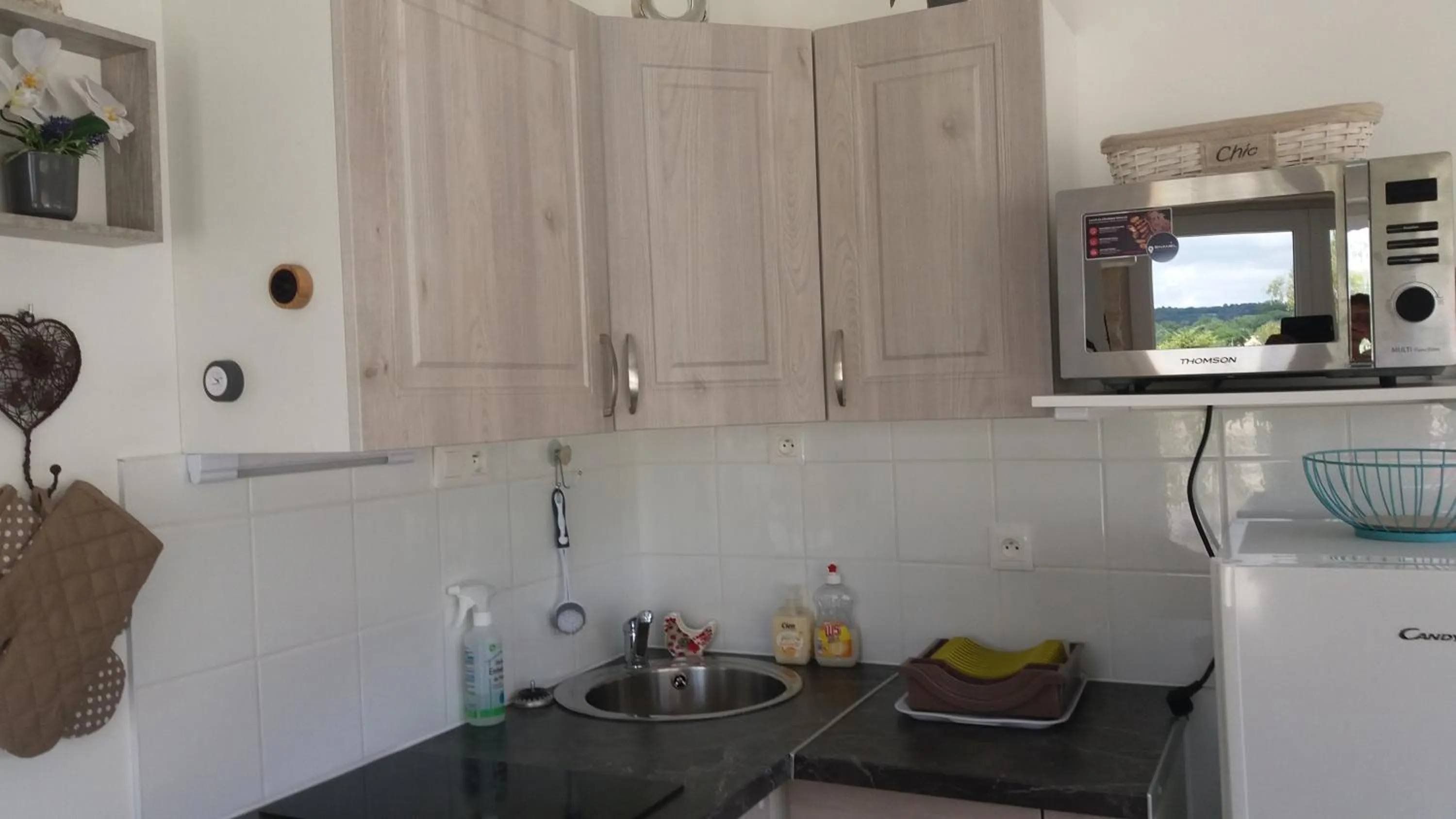 Kitchen or kitchenette in Chambre d'Hôtes Les Orchidées FUTUROSCOPE CHASSENEUIL POITIERS