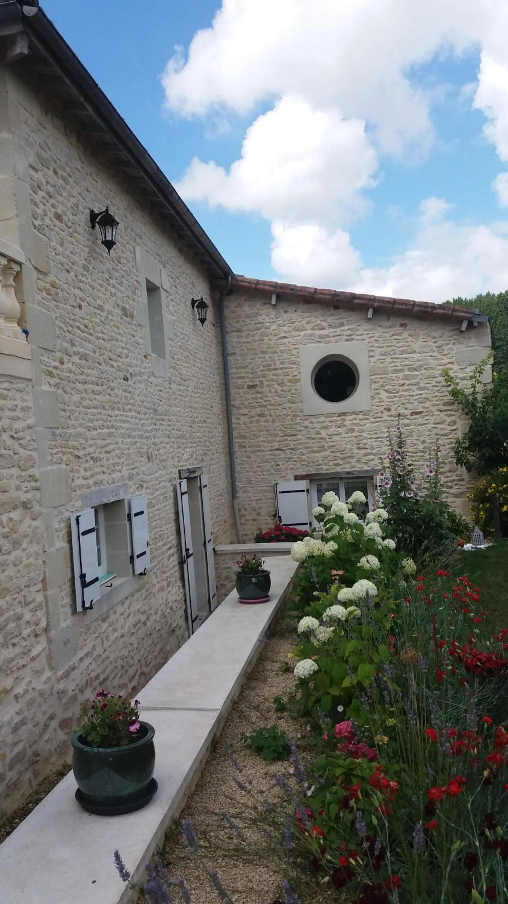 Property building in Chambre d'Hôtes Les Orchidées FUTUROSCOPE CHASSENEUIL POITIERS