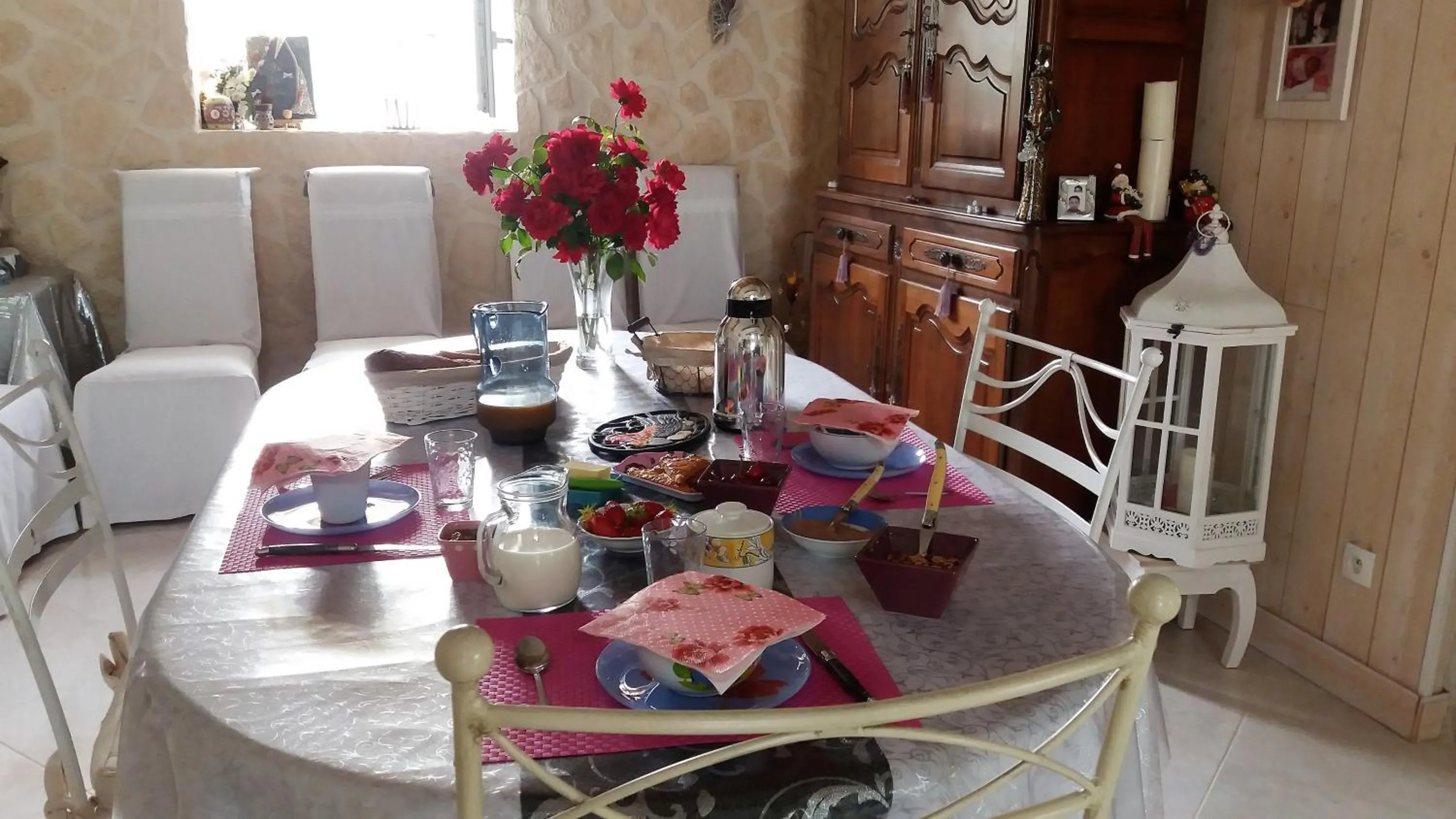 Continental breakfast in Chambre d'Hôtes Les Orchidées FUTUROSCOPE CHASSENEUIL POITIERS