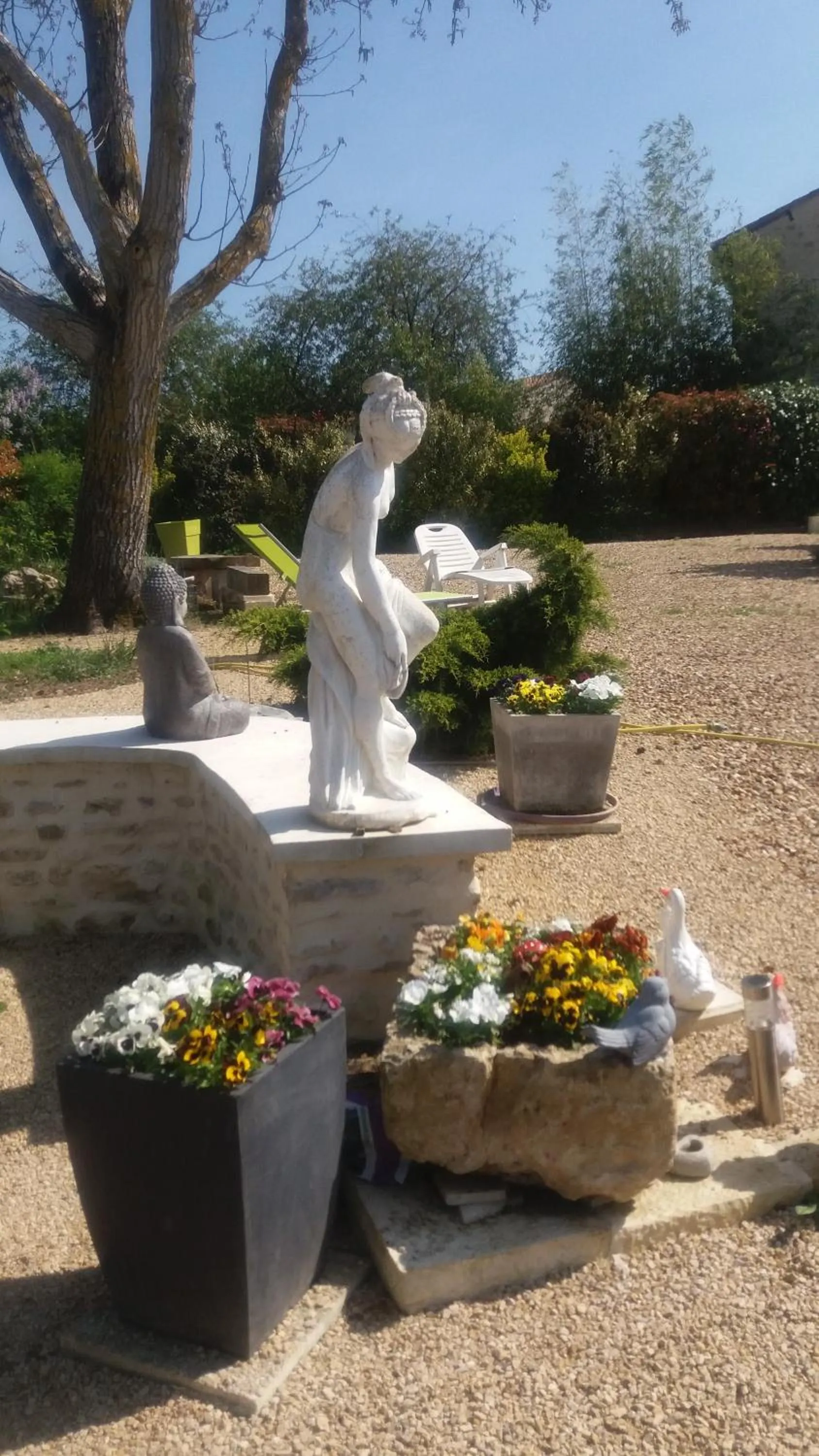 Spring in Chambre d'Hôtes Les Orchidées FUTUROSCOPE CHASSENEUIL POITIERS