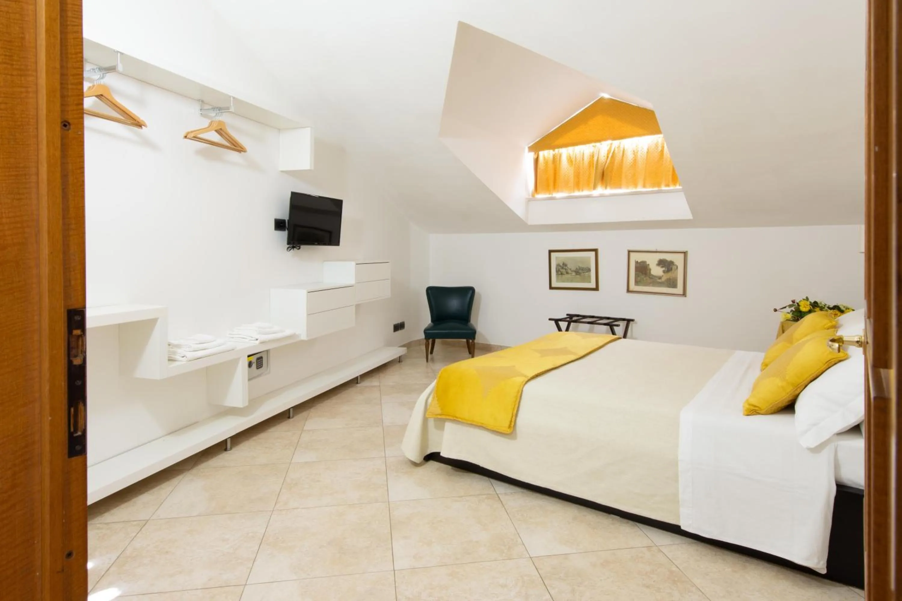 Bedroom, Bed in L'Insolita Reggia