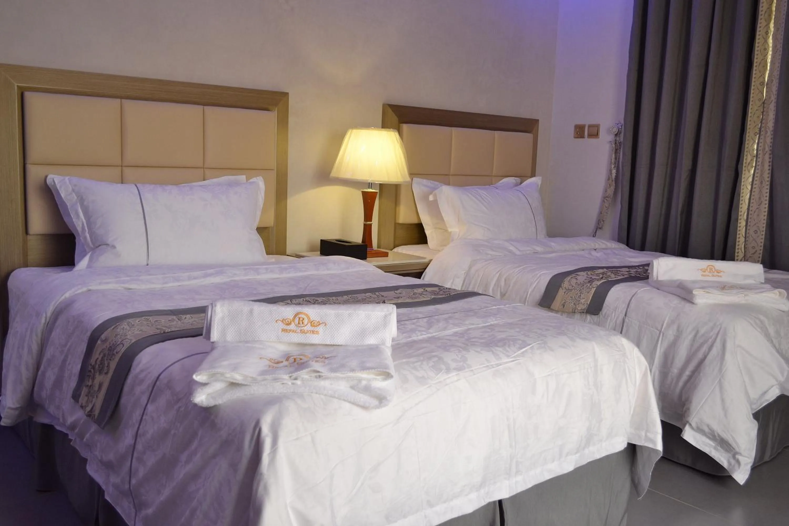 Guests, Bed in Refal Homes