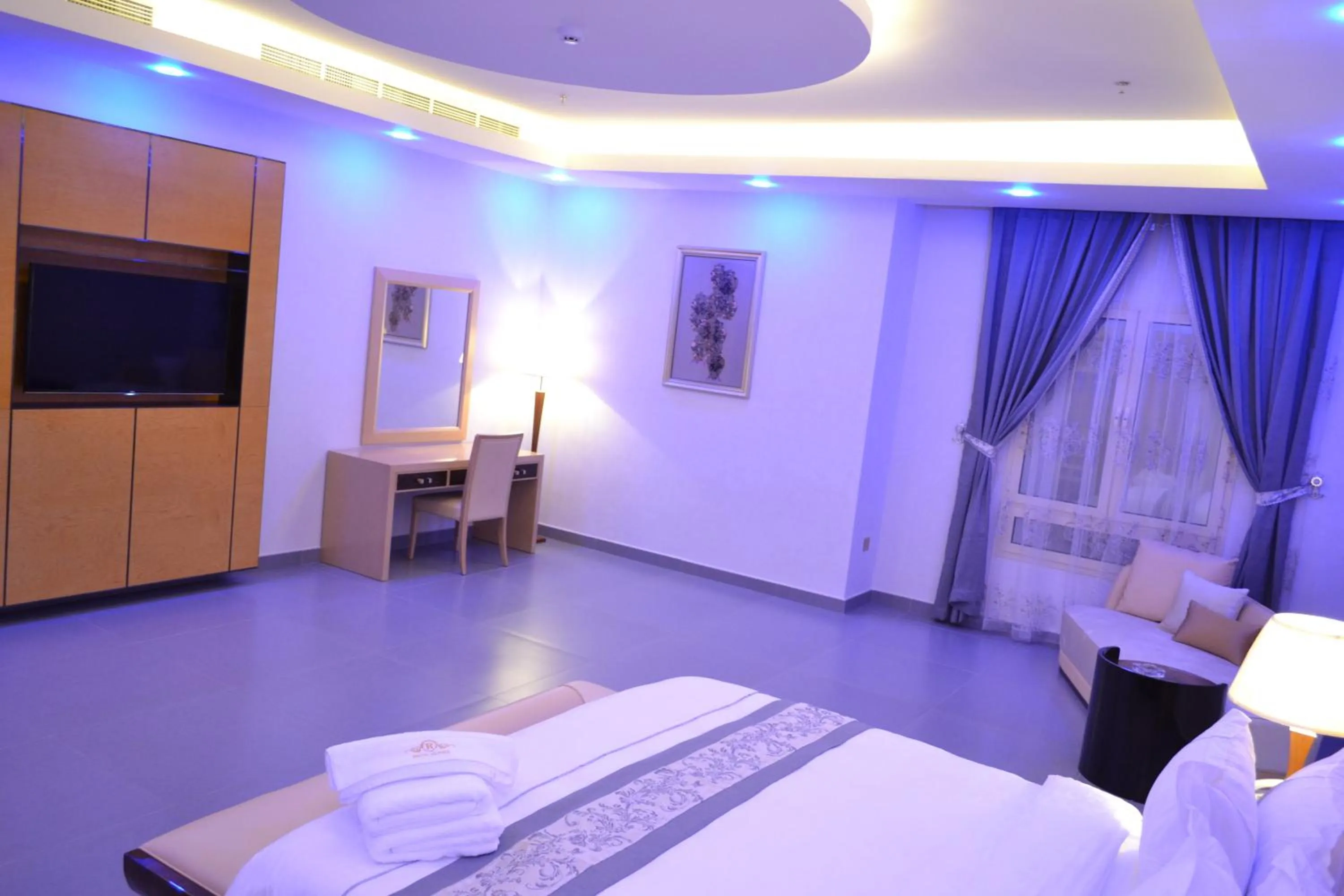 Photo of the whole room, Bed in Refal Homes