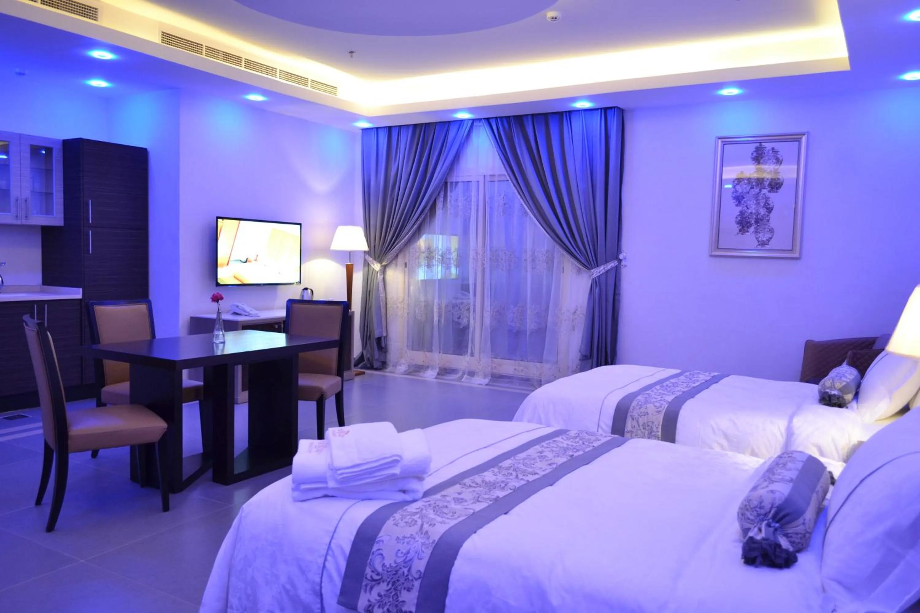 Communal lounge/ TV room, Bed in Refal Homes