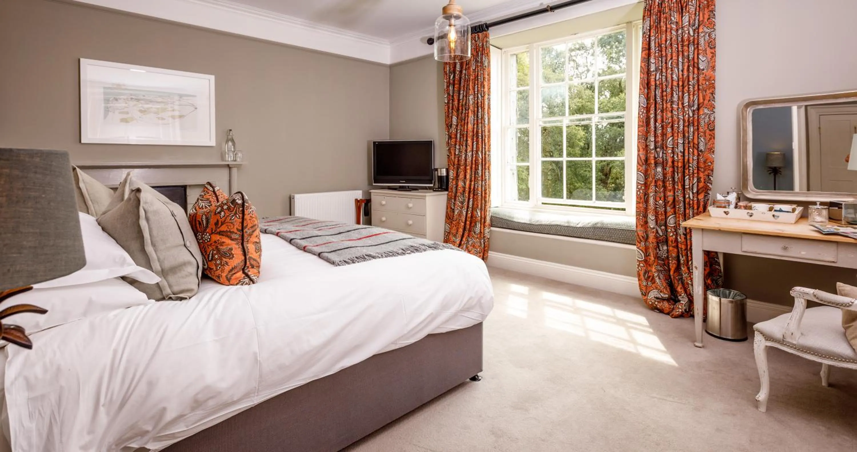 Bedroom, Bed in Trewornan Manor