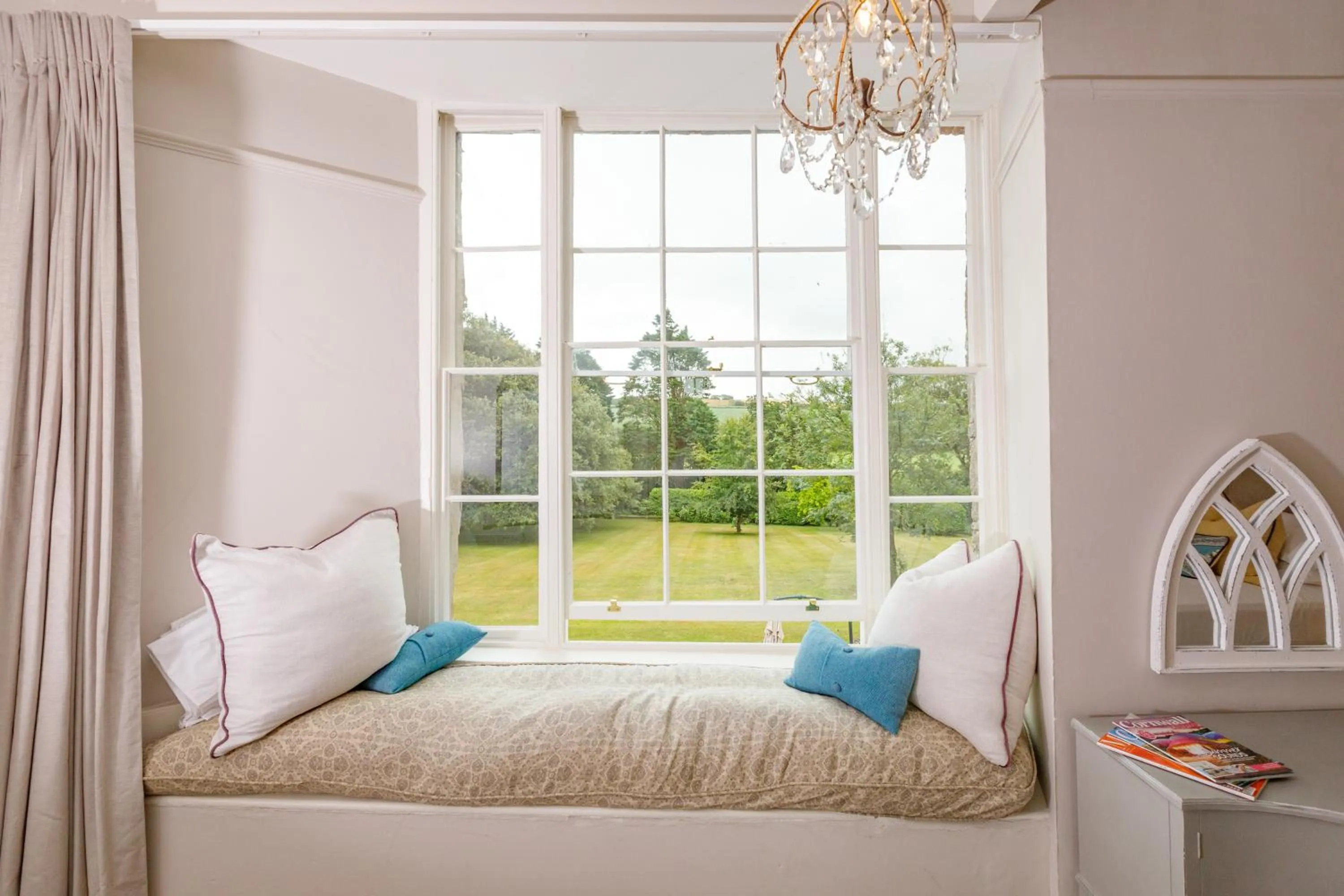 Seating area, Bed in Trewornan Manor