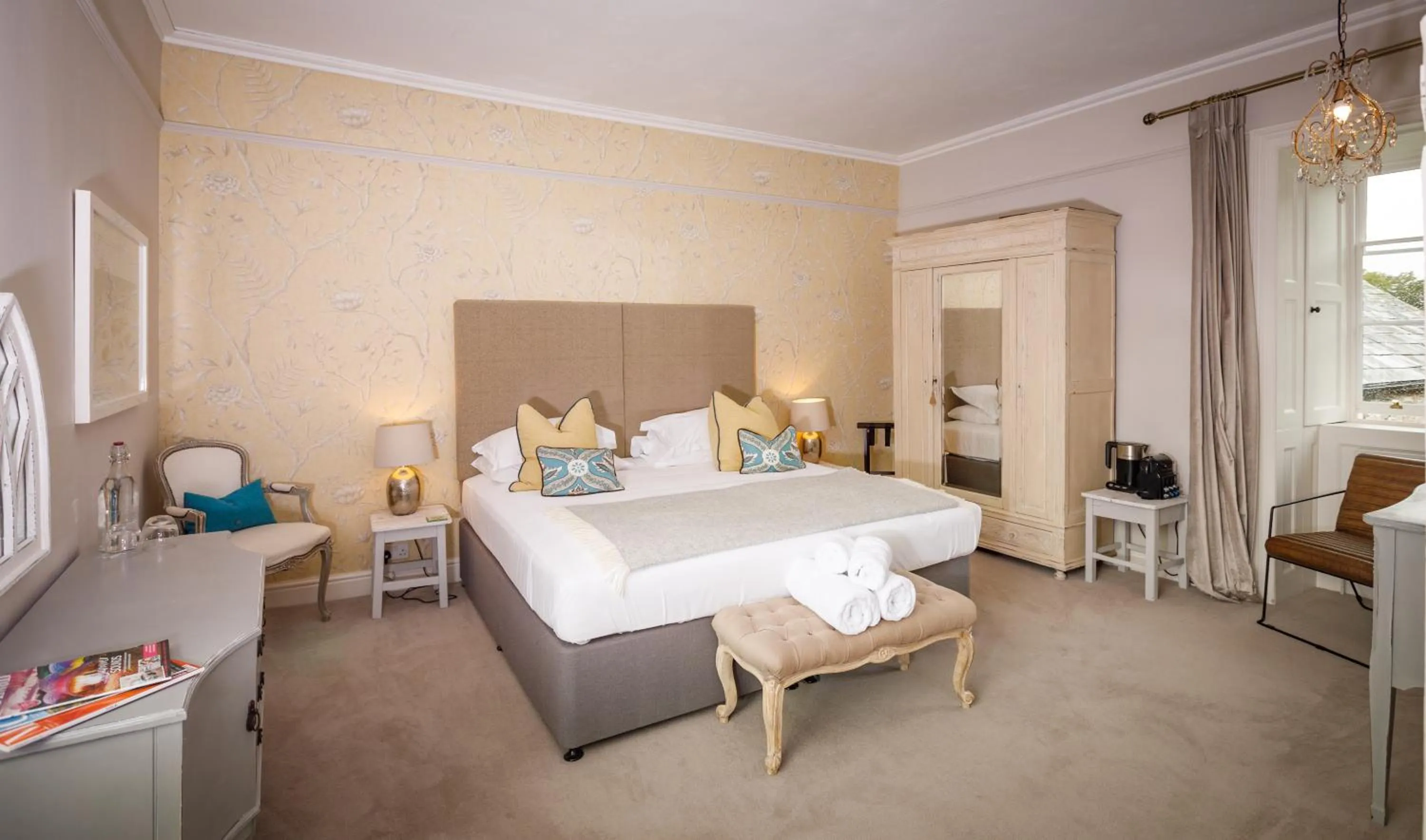 Bedroom, Bed in Trewornan Manor