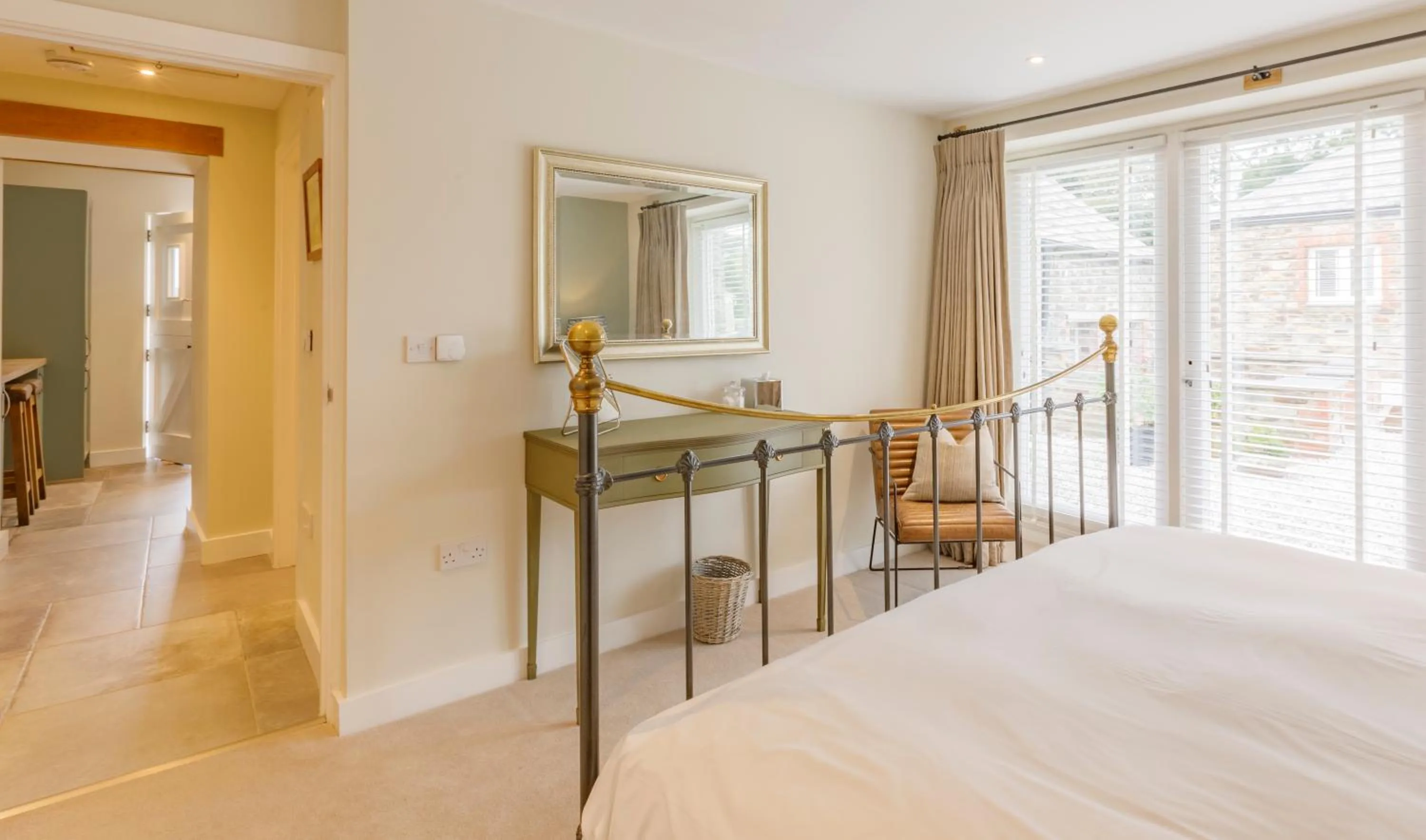 Bedroom, Bed in Trewornan Manor