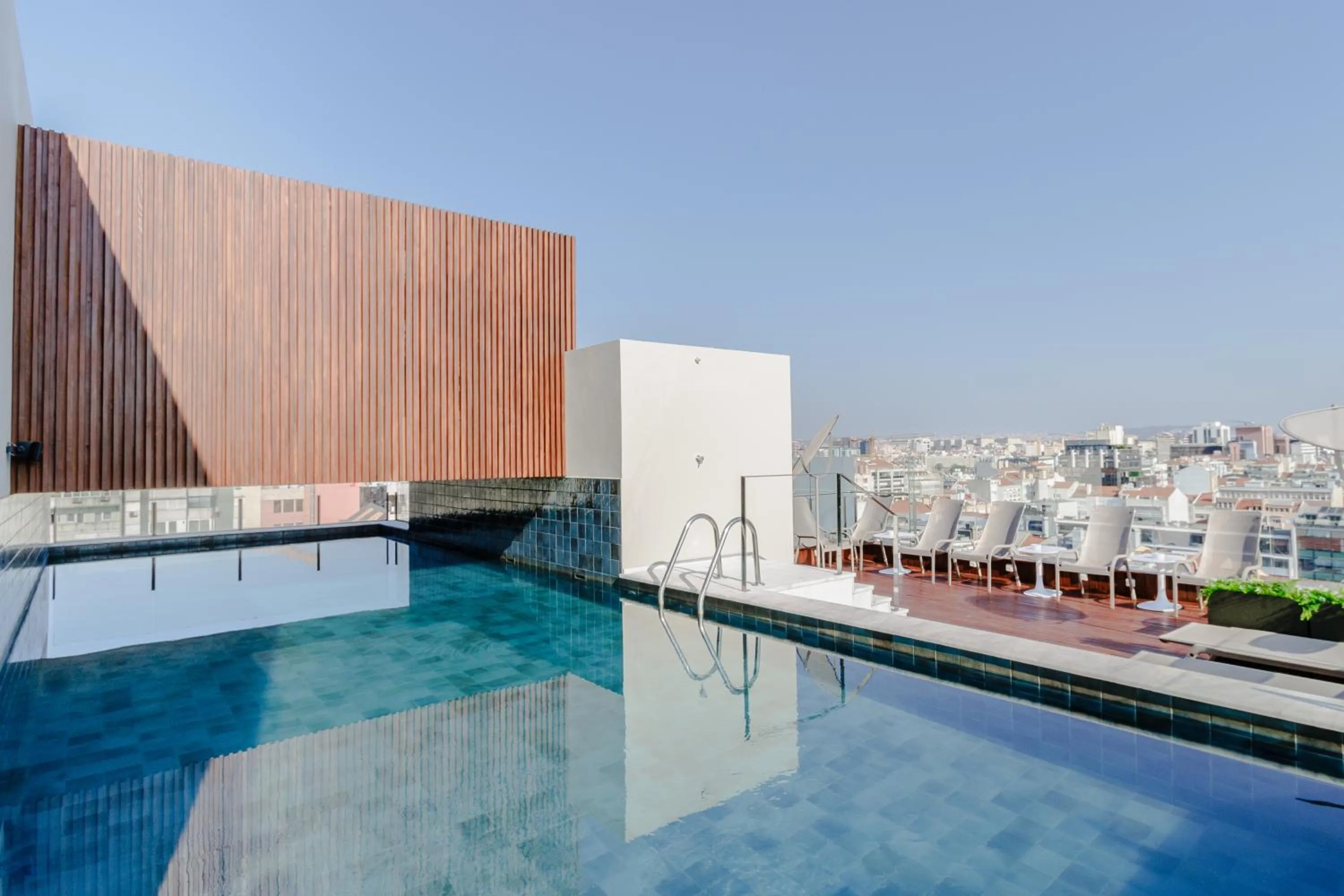 Swimming pool in Hotel White Lisboa