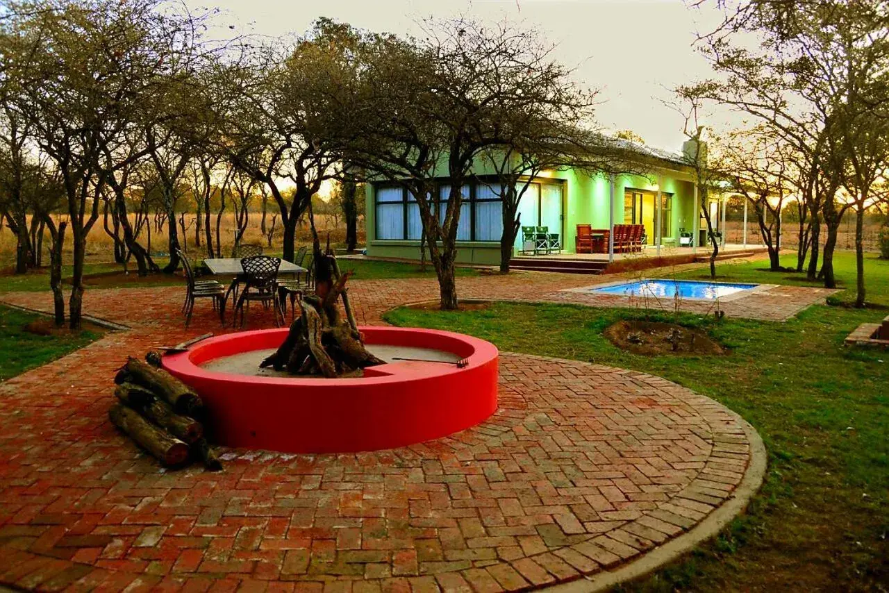 Crimson Bush Lodge Crimson Bush Lodge