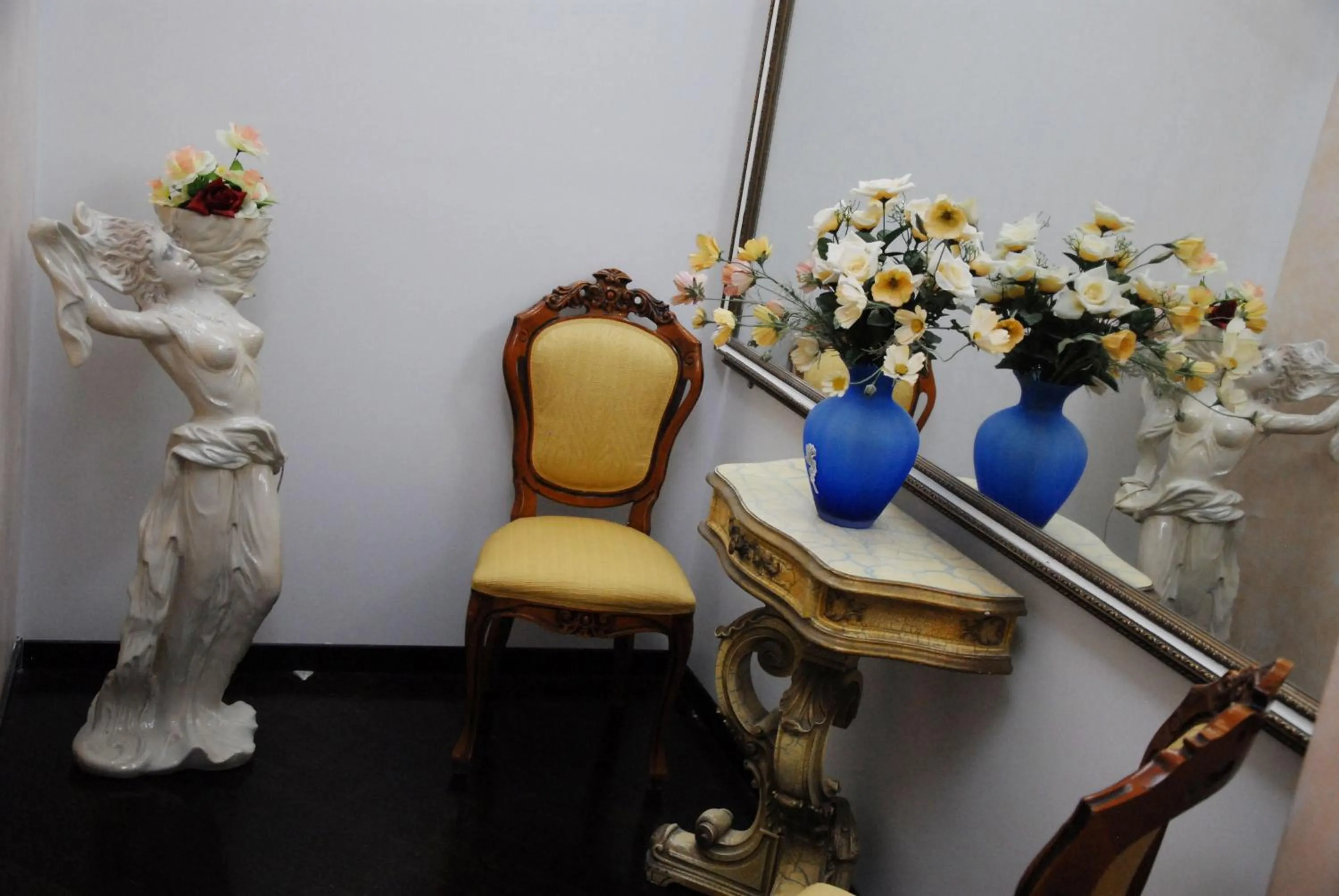 Decorative detail in B&B COLOSSEO