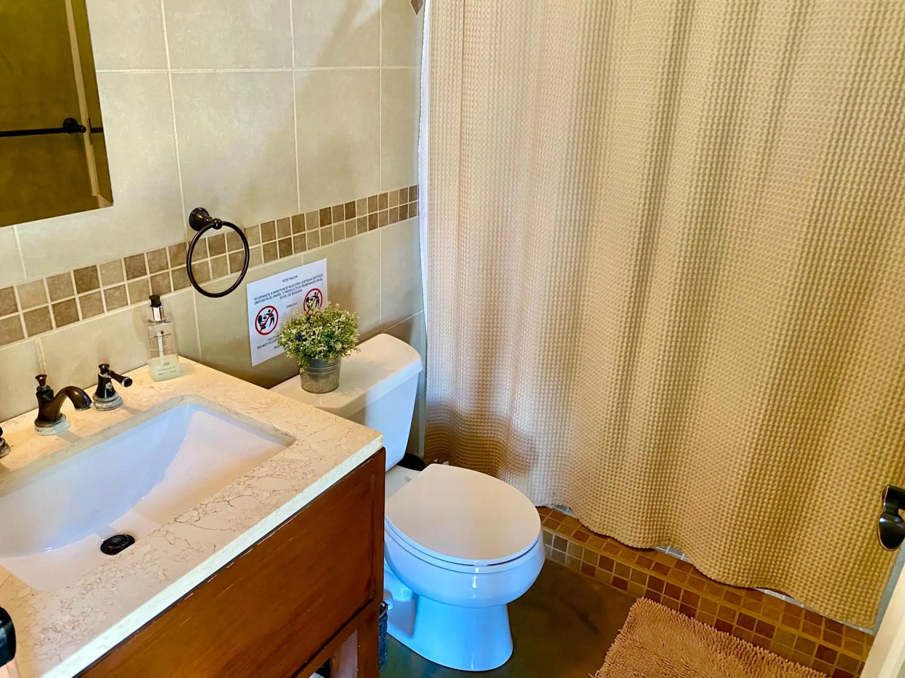 Shower in Rancho Toros Pintos