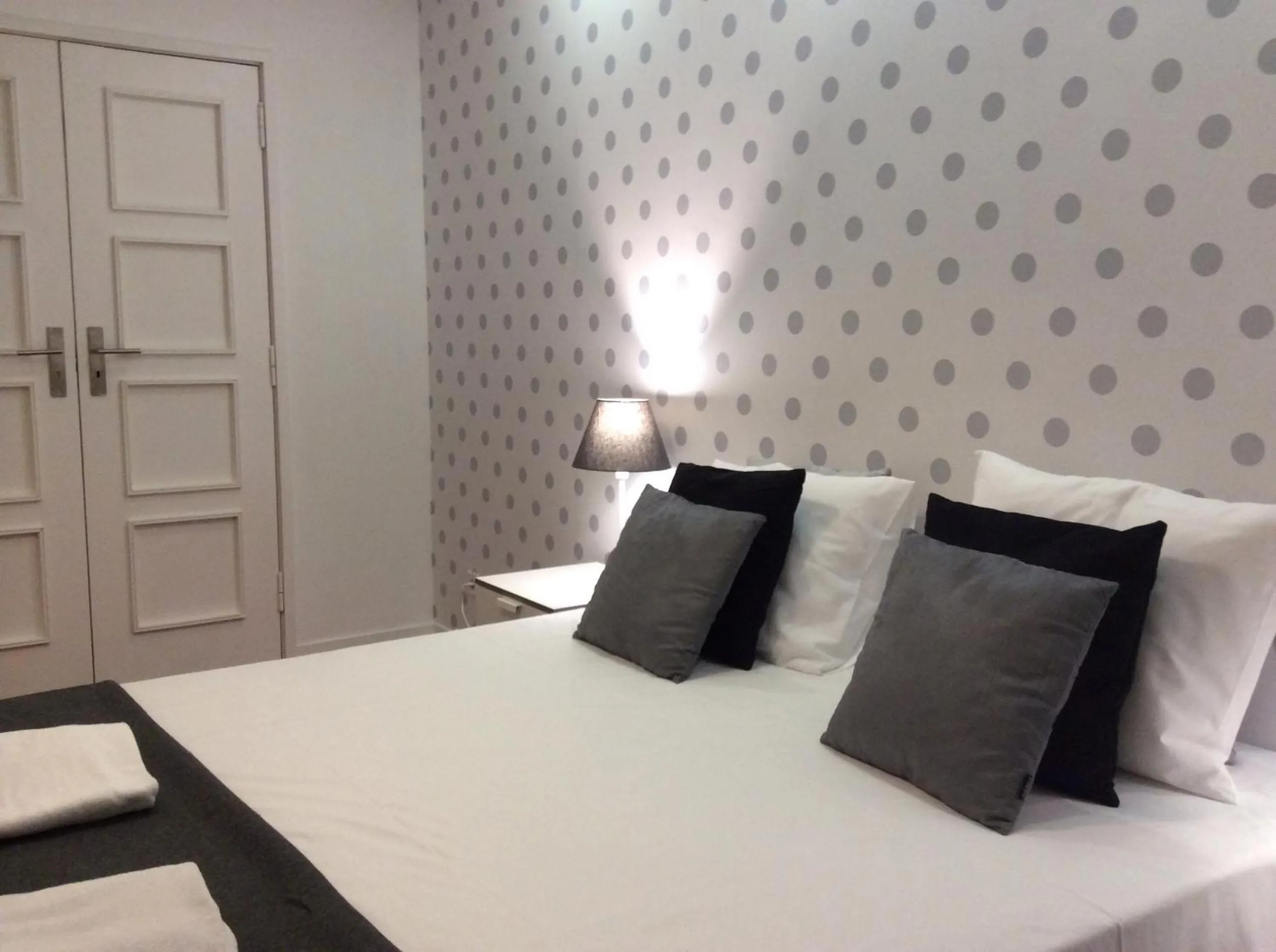 Deluxe Double Room with Balcony in 4U Lisbon IV Guesthouse Airport