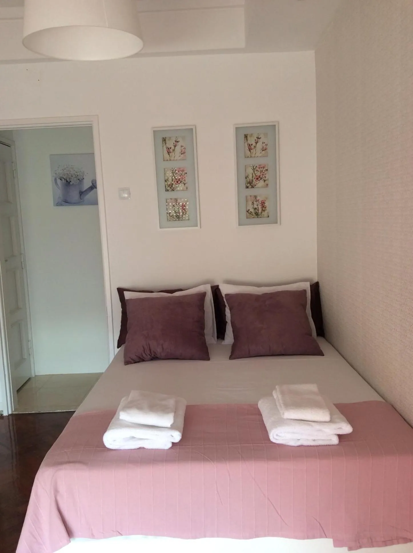 Double Room with Private Bathroom in 4U Lisbon IV Guesthouse Airport