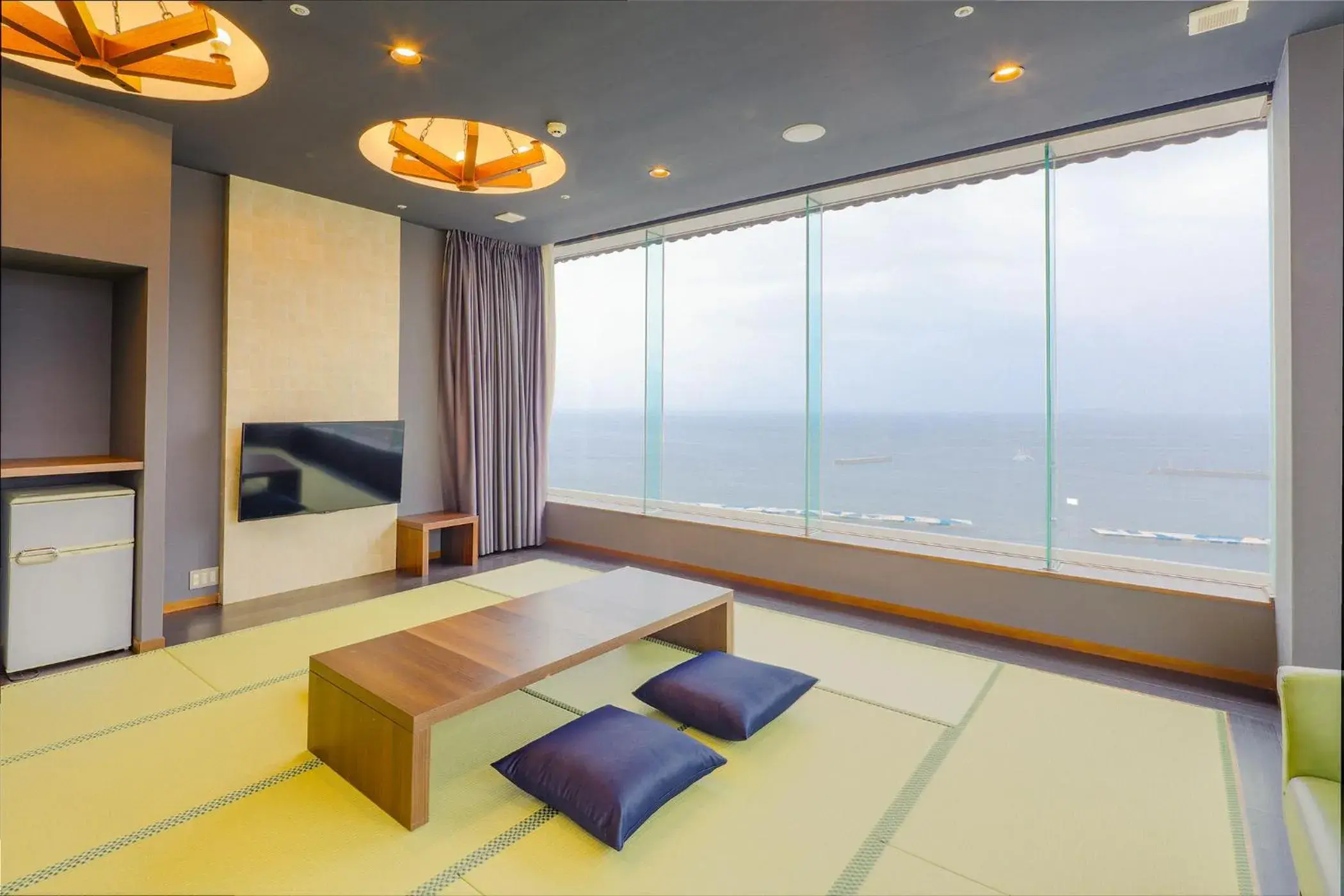 Superior Japanese-Style-Room 19 square yards Ocean Side Top Floor - Non-Smoking - Shared Bathroom in Ooedo Onsen Monogatari Premium Atami Superior Japanese-Style-Room 19 square yards Ocean Side Top Floor - Non-Smoking - Shared Bathroom in Ooedo Onsen Monogatari Premium Atami