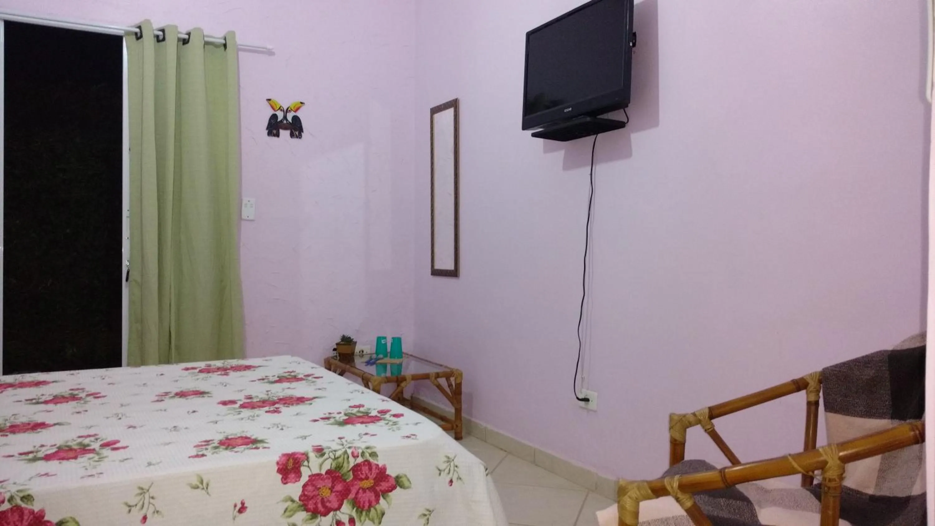 TV and multimedia, Bed in Suites Canto dos Passaros