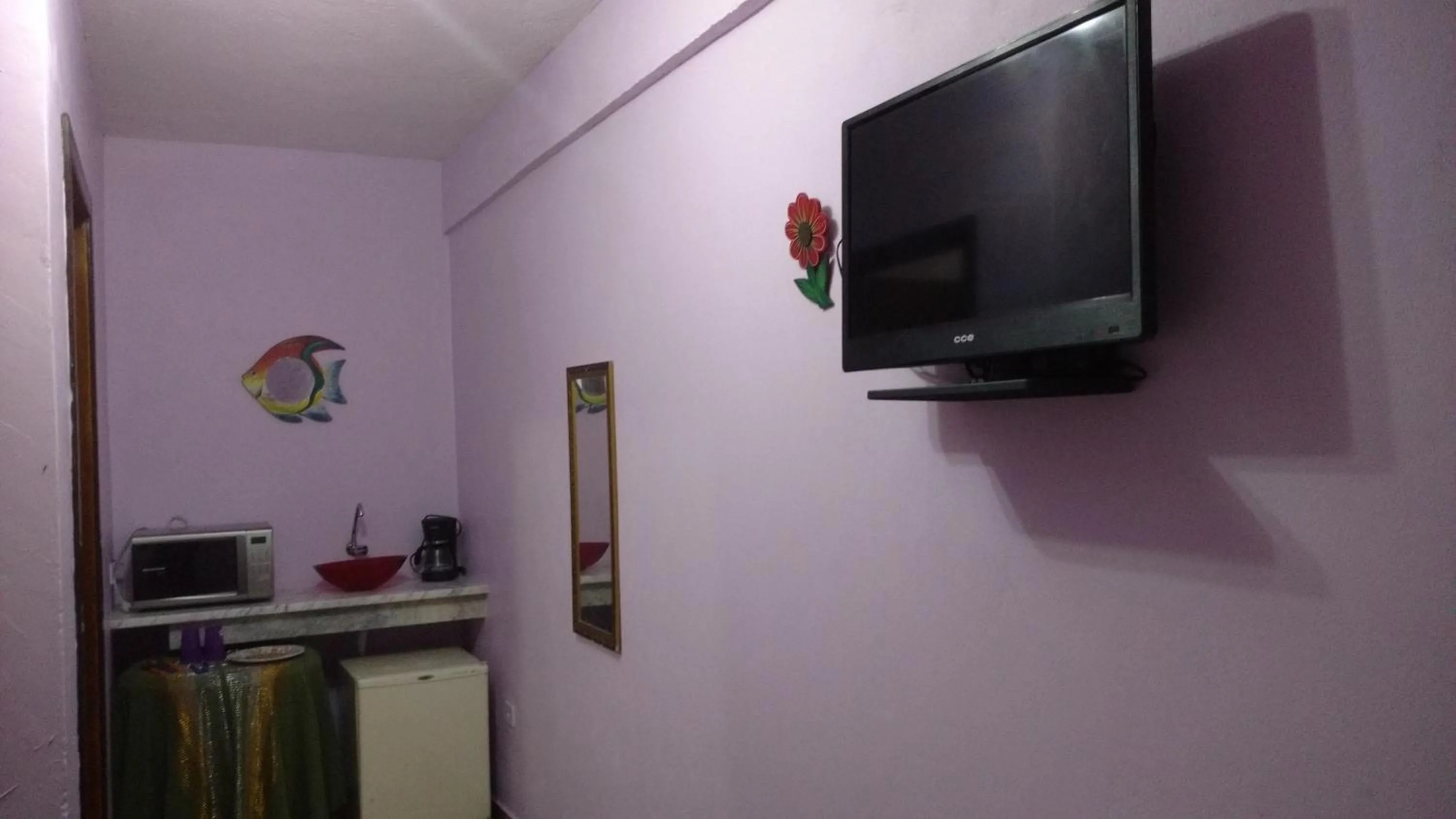 TV and multimedia in Suites Canto dos Passaros