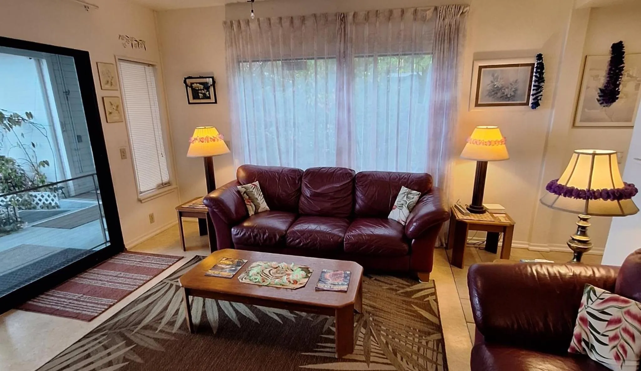 Living room in Belle Vue Kona Inc