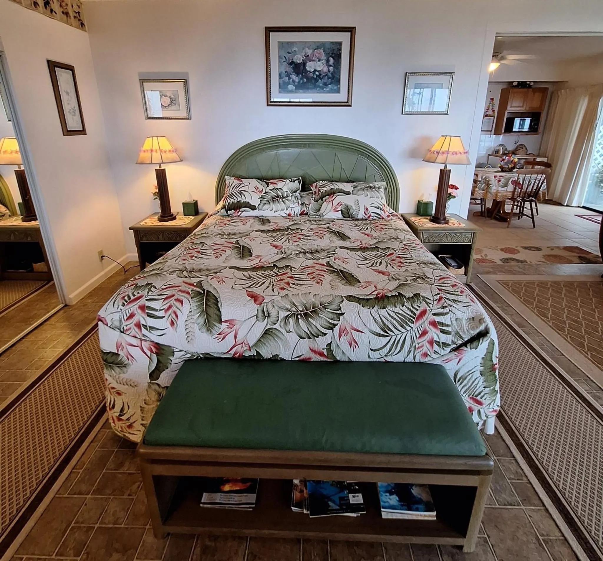 Bed in Belle Vue Kona Inc