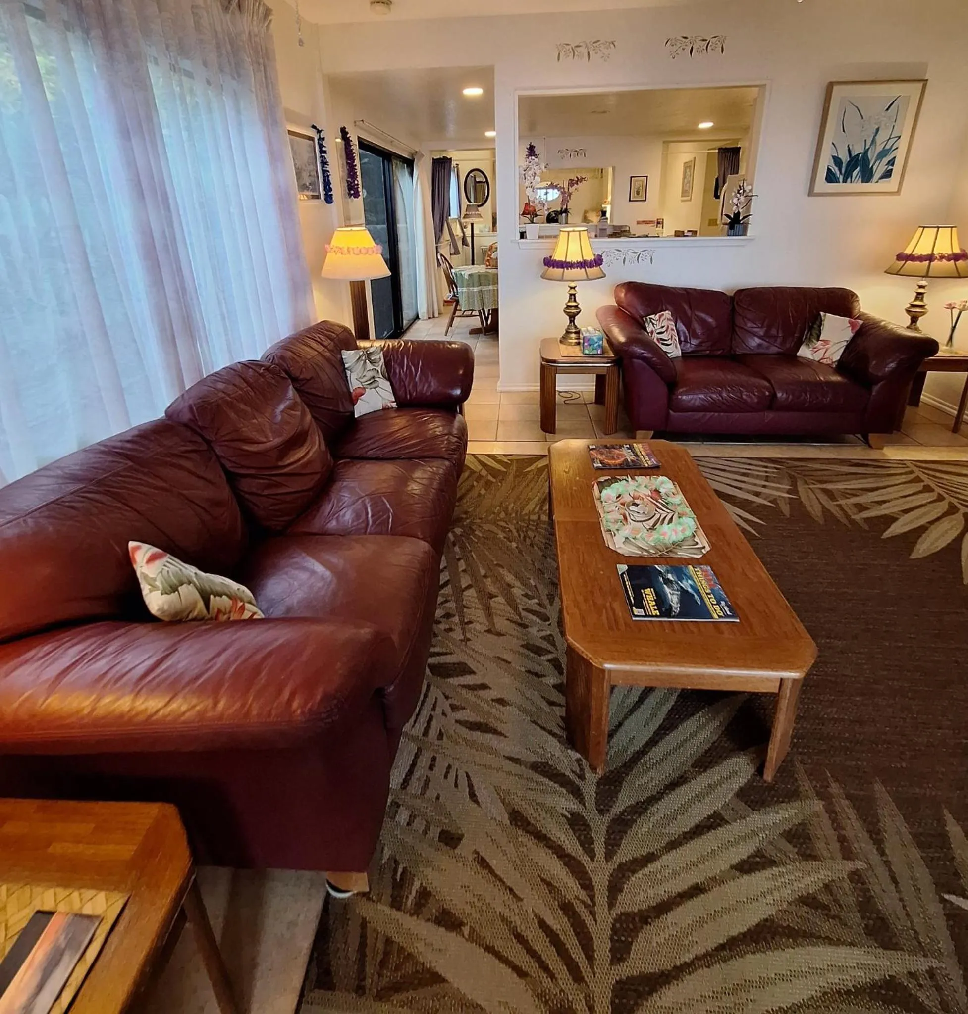 Living room in Belle Vue Kona Inc