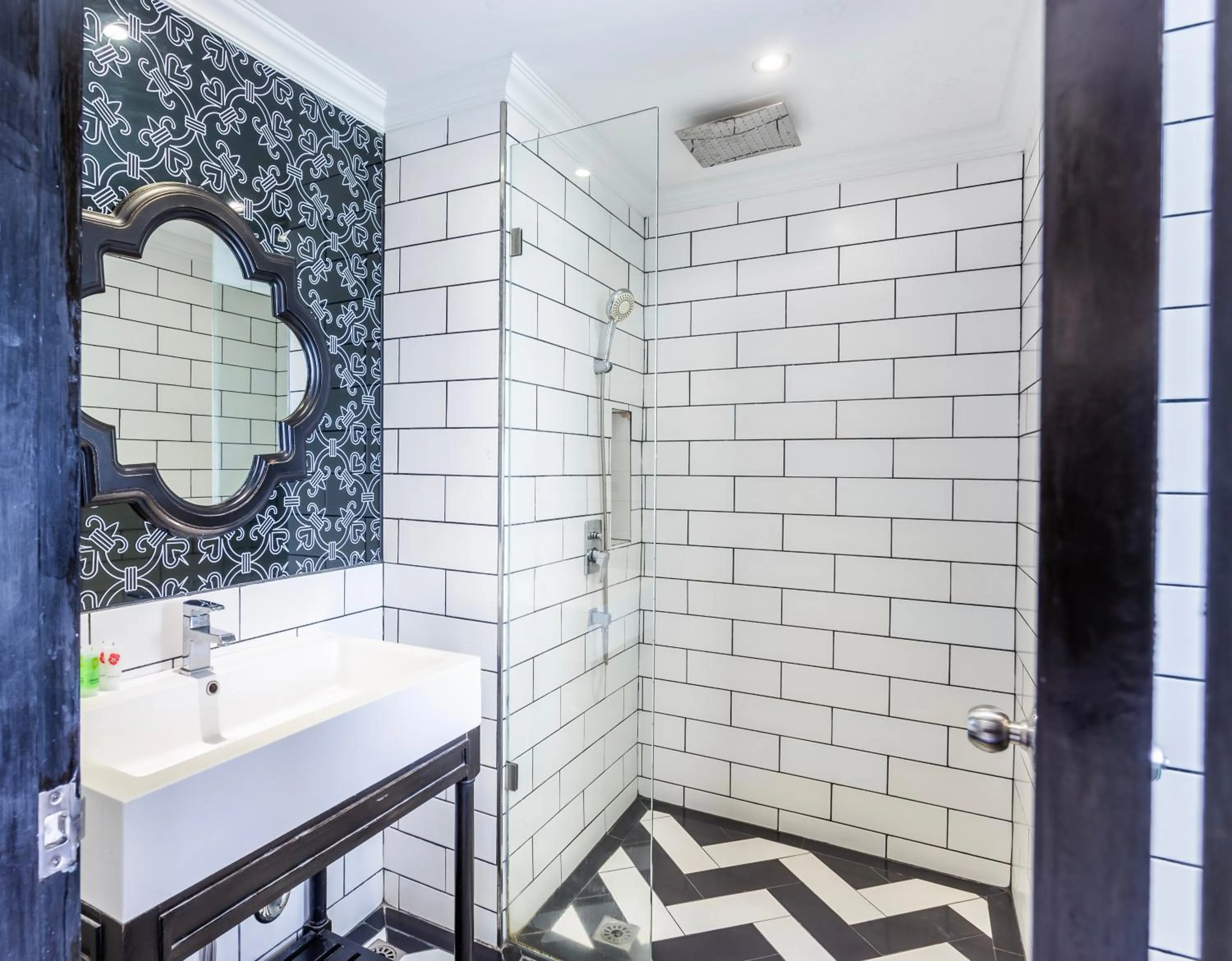 Shower in Venetian Resort Pattaya