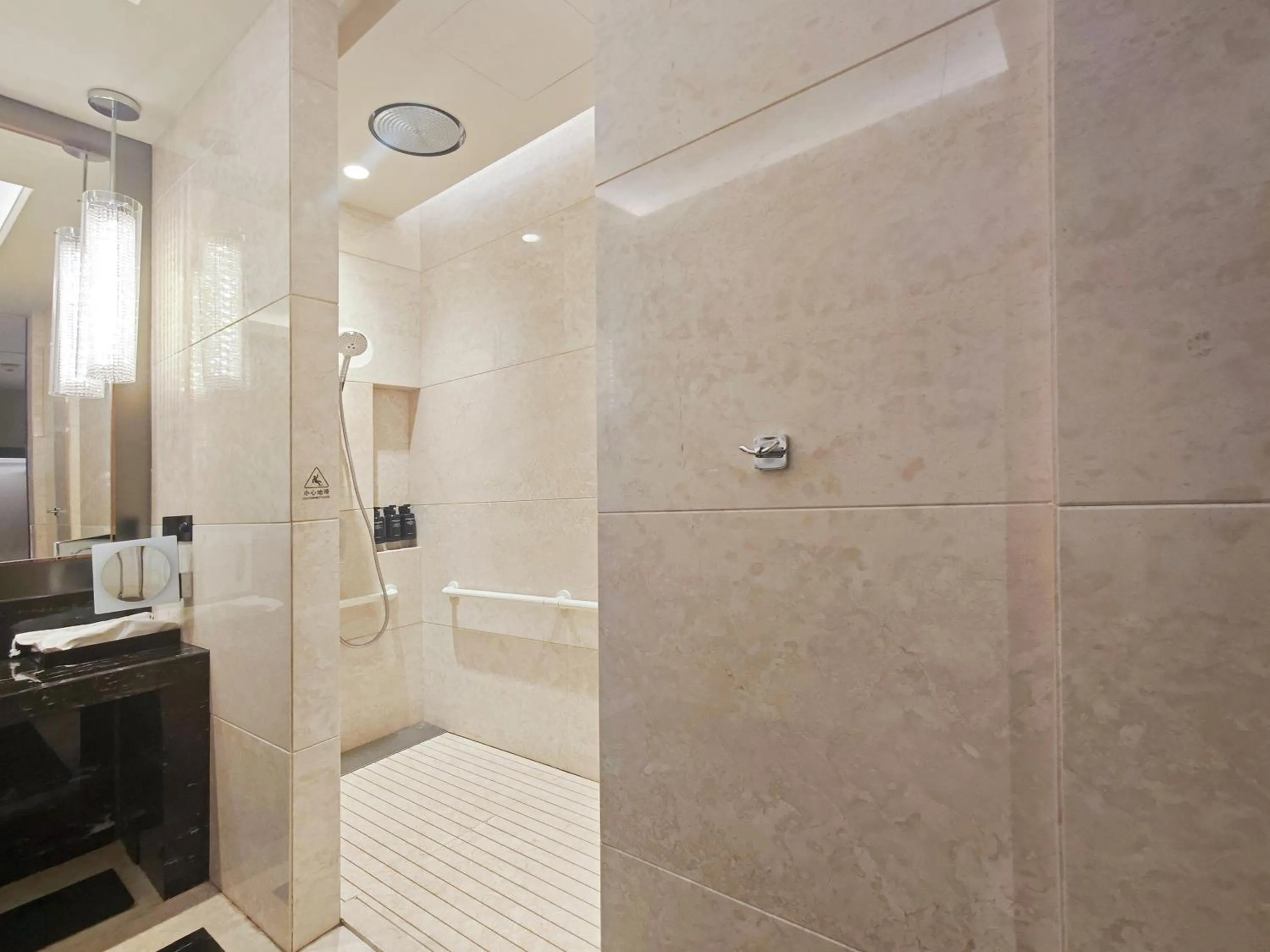 Shower in Fairmont Chengdu