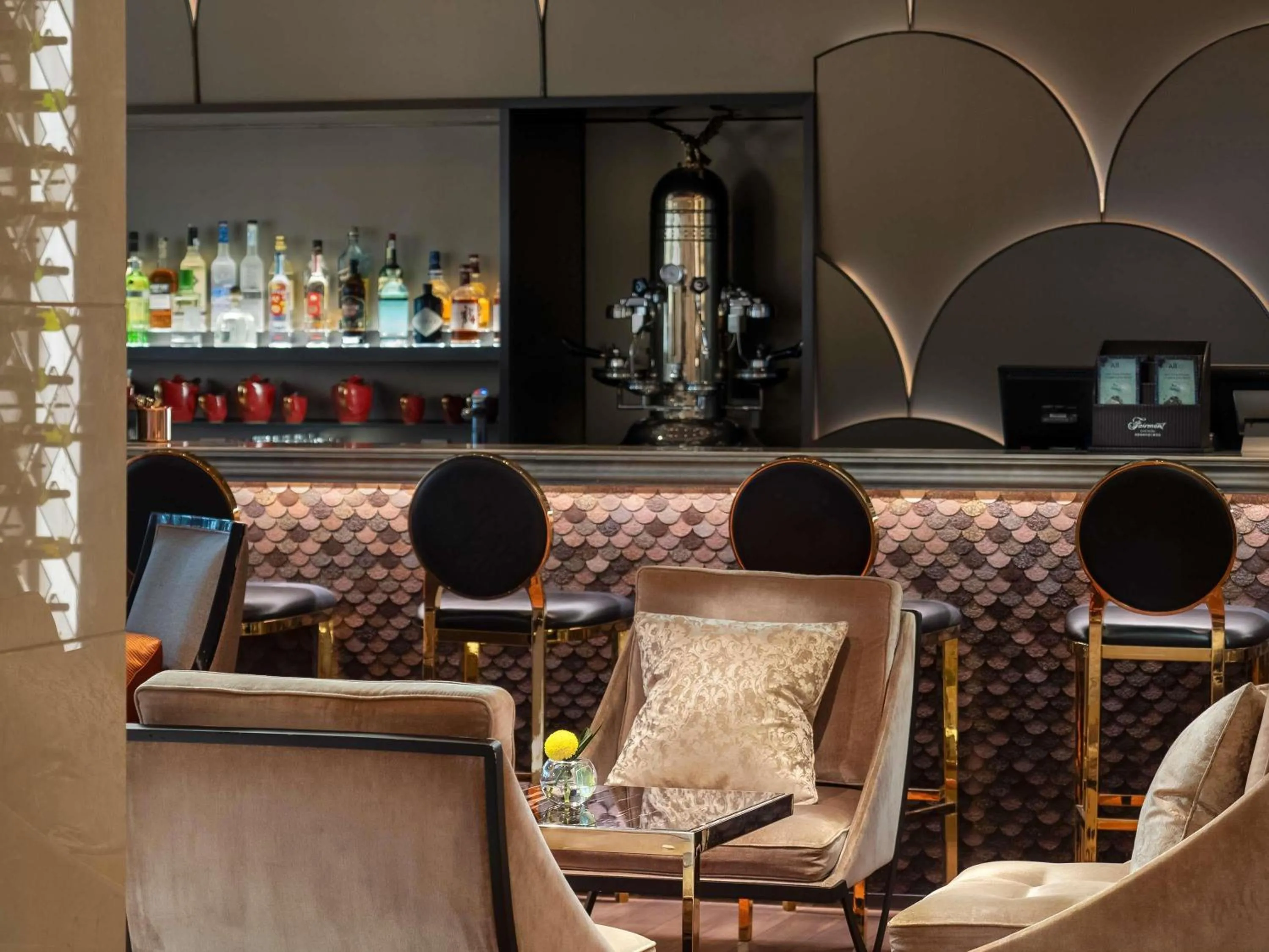 Lounge or bar in Fairmont Chengdu