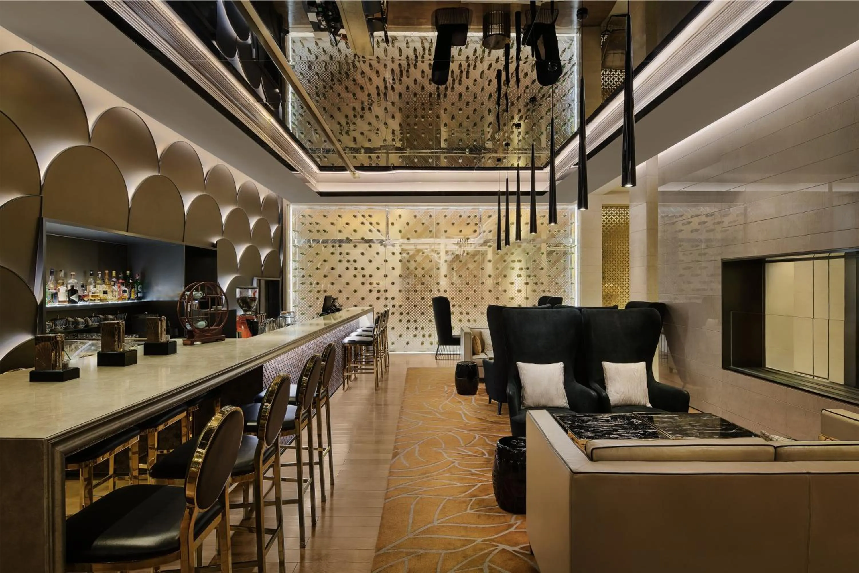 Lounge or bar in Vignette Collection Palm Springs Hotel Chengdu by IHG
