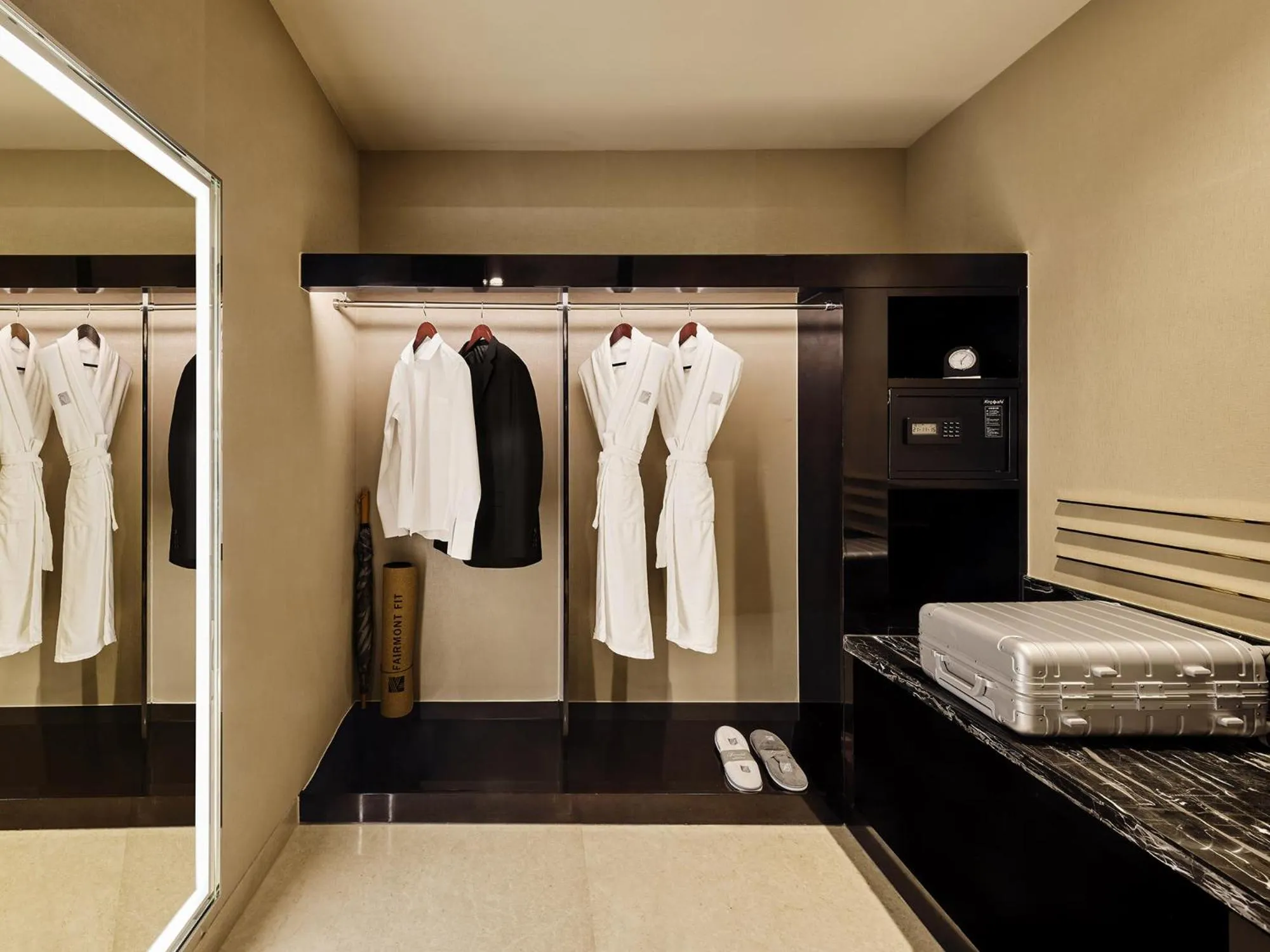 wardrobe in Fairmont Chengdu