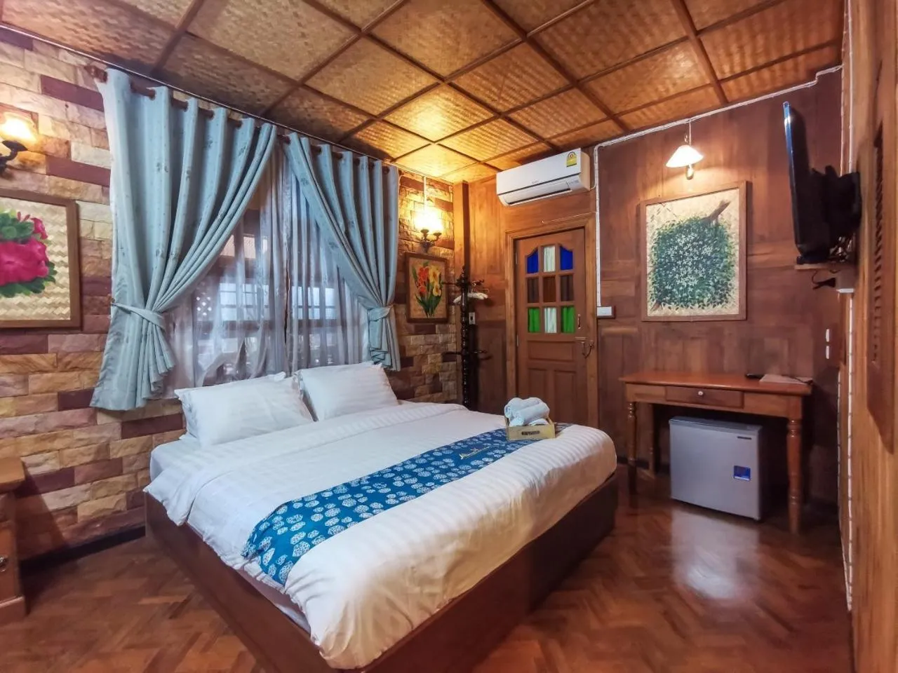 Bed in Baanthep Antique Homestay