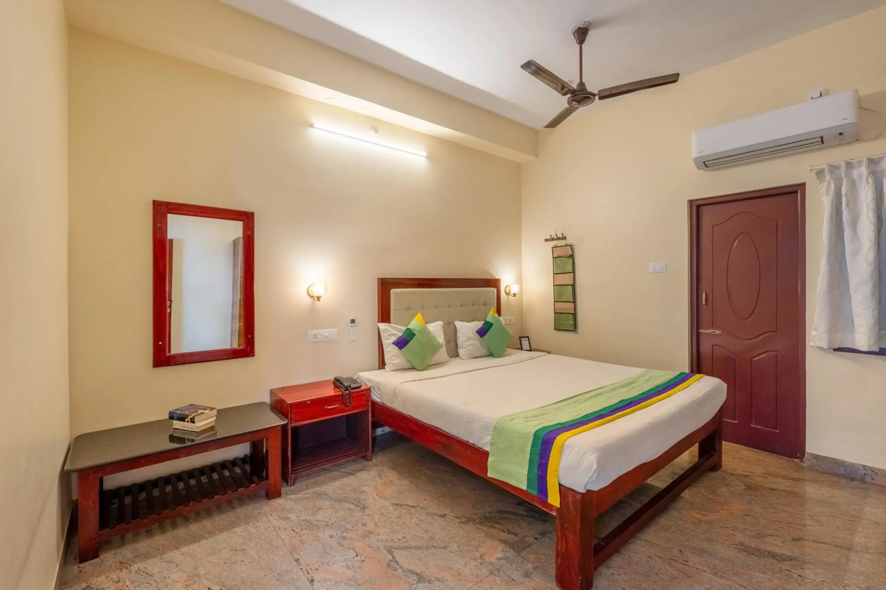 Bed in Treebo Grace Inn, 3 Min Walk From Promenade Beach Bed in Treebo Grace Inn, 3 Min Walk From Promenade Beach