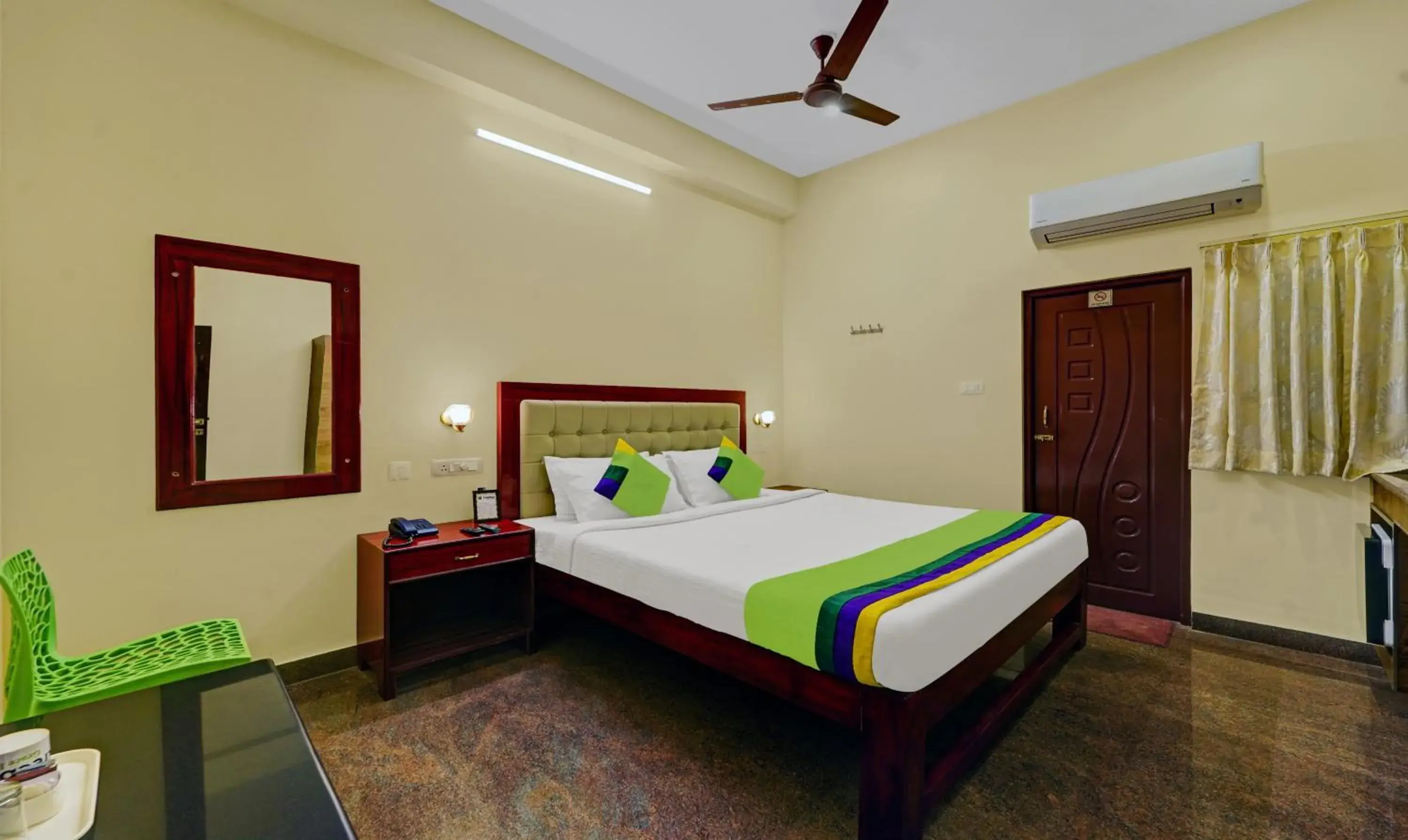 Bed in Treebo Grace Inn, 3 Min Walk From Promenade Beach Bed in Treebo Grace Inn, 3 Min Walk From Promenade Beach