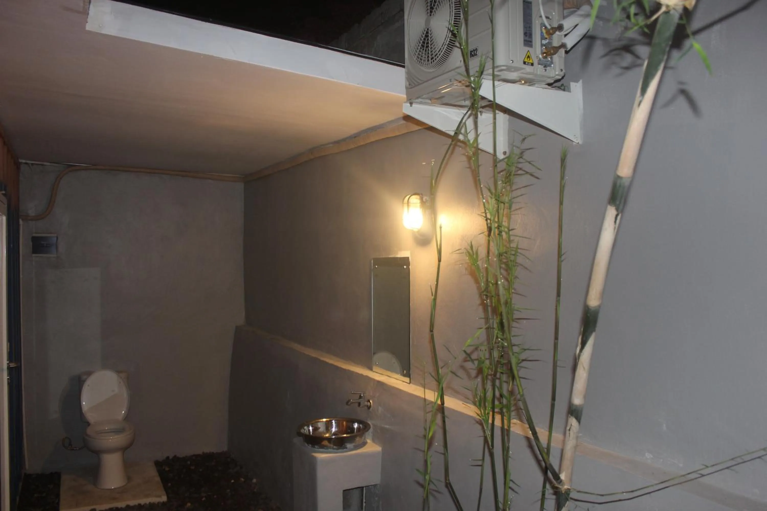 Bathroom in Kubu Container